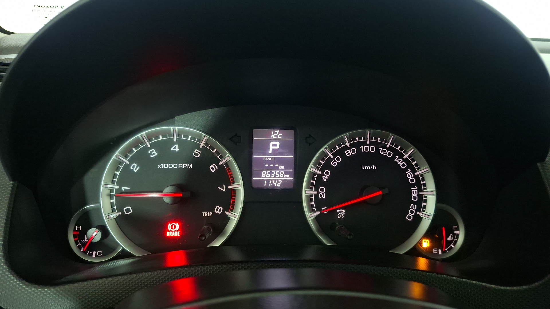 Suzuki Swift — foto 9 de 16