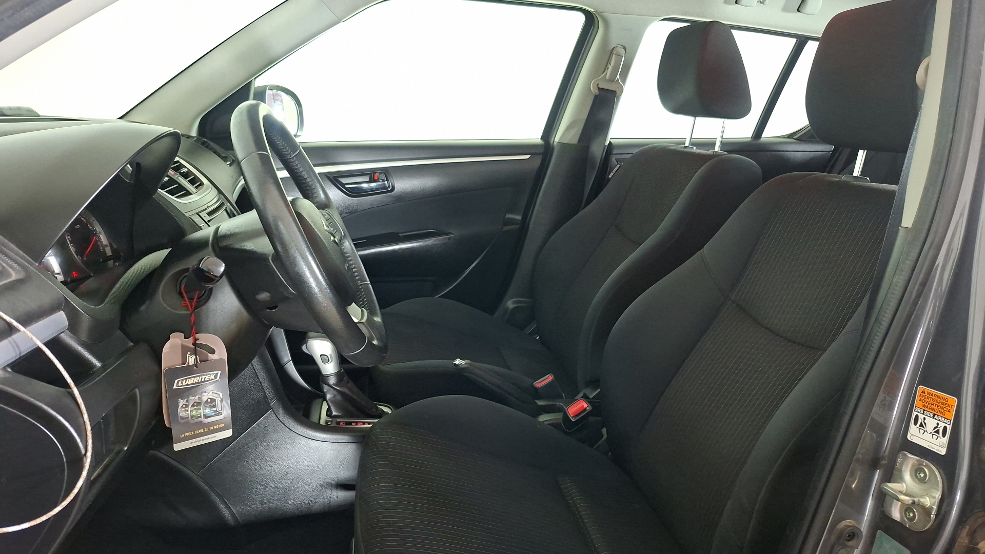 Suzuki Swift — foto 13 de 16