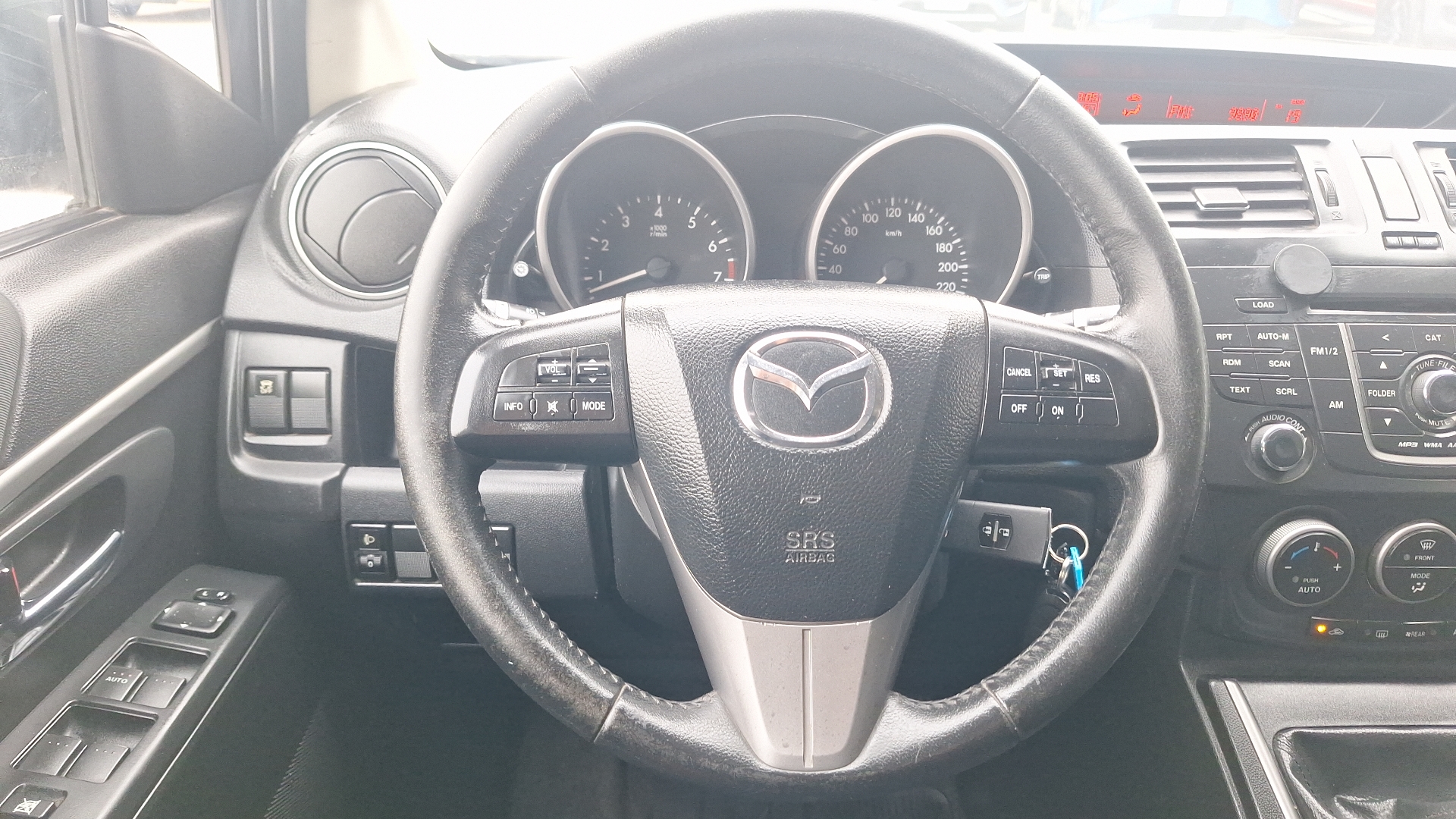 Mazda 5 — foto 8 de 16