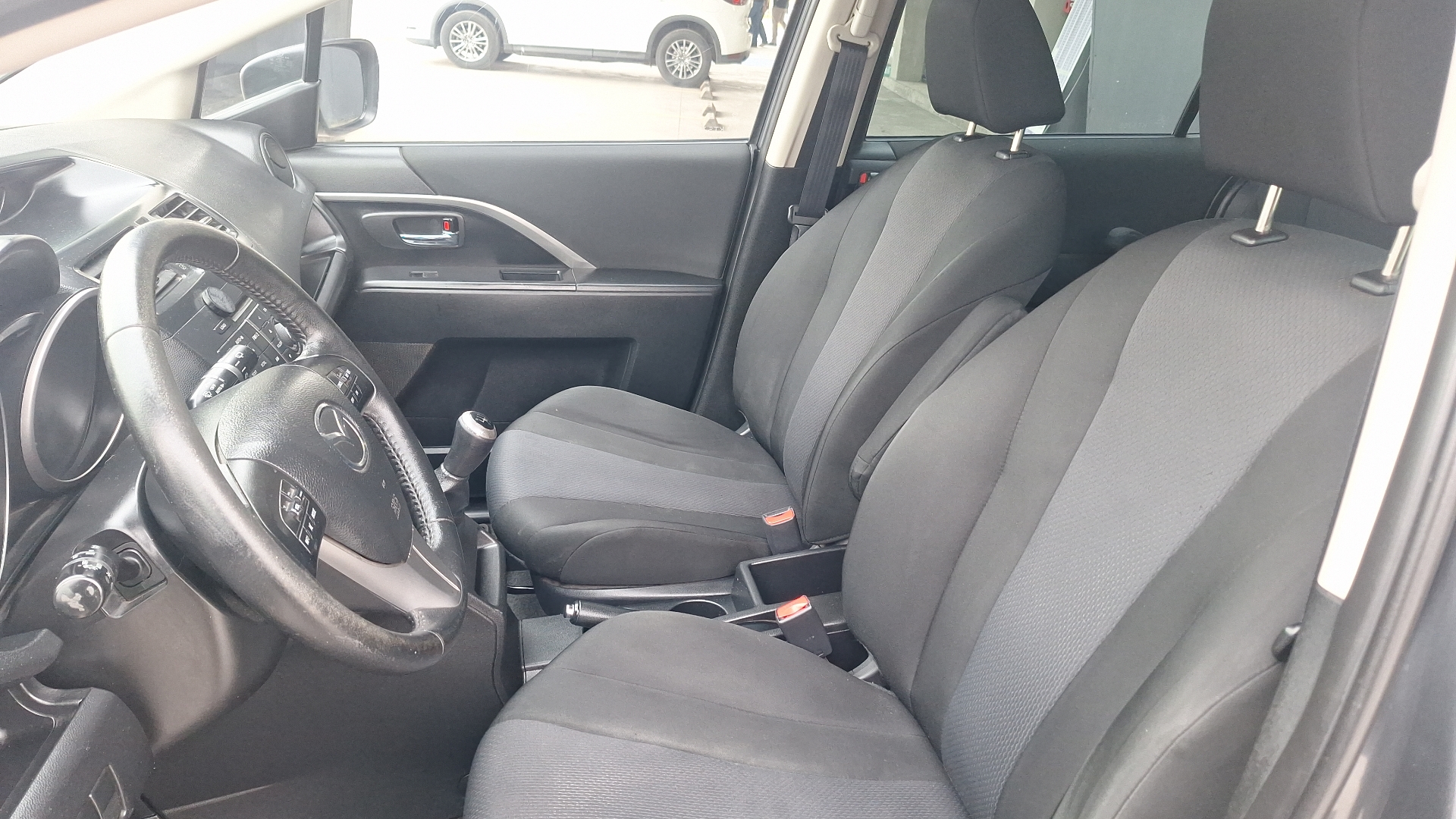 Mazda 5 — foto 15 de 16