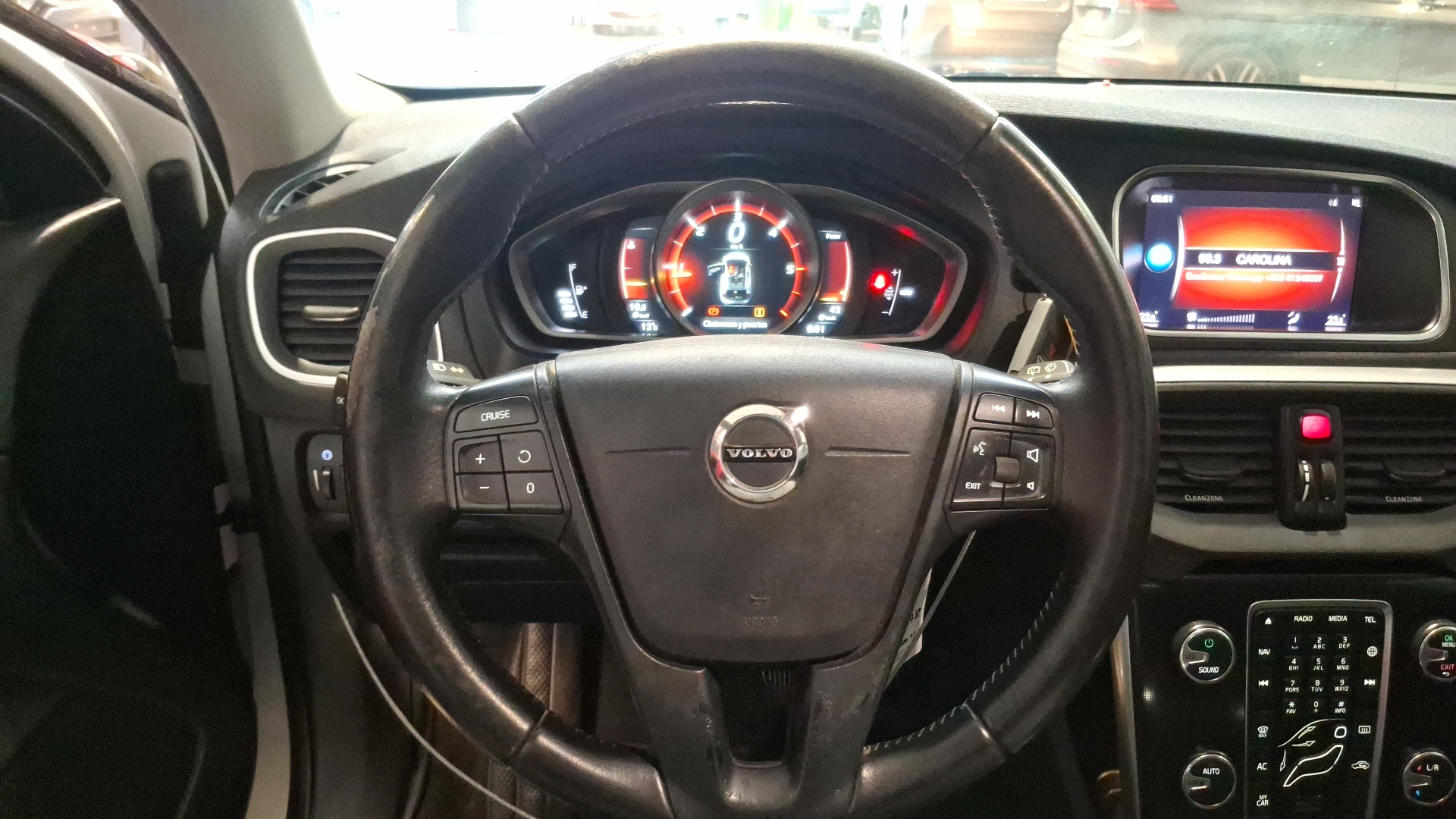 Volvo V40 — foto 8 de 15