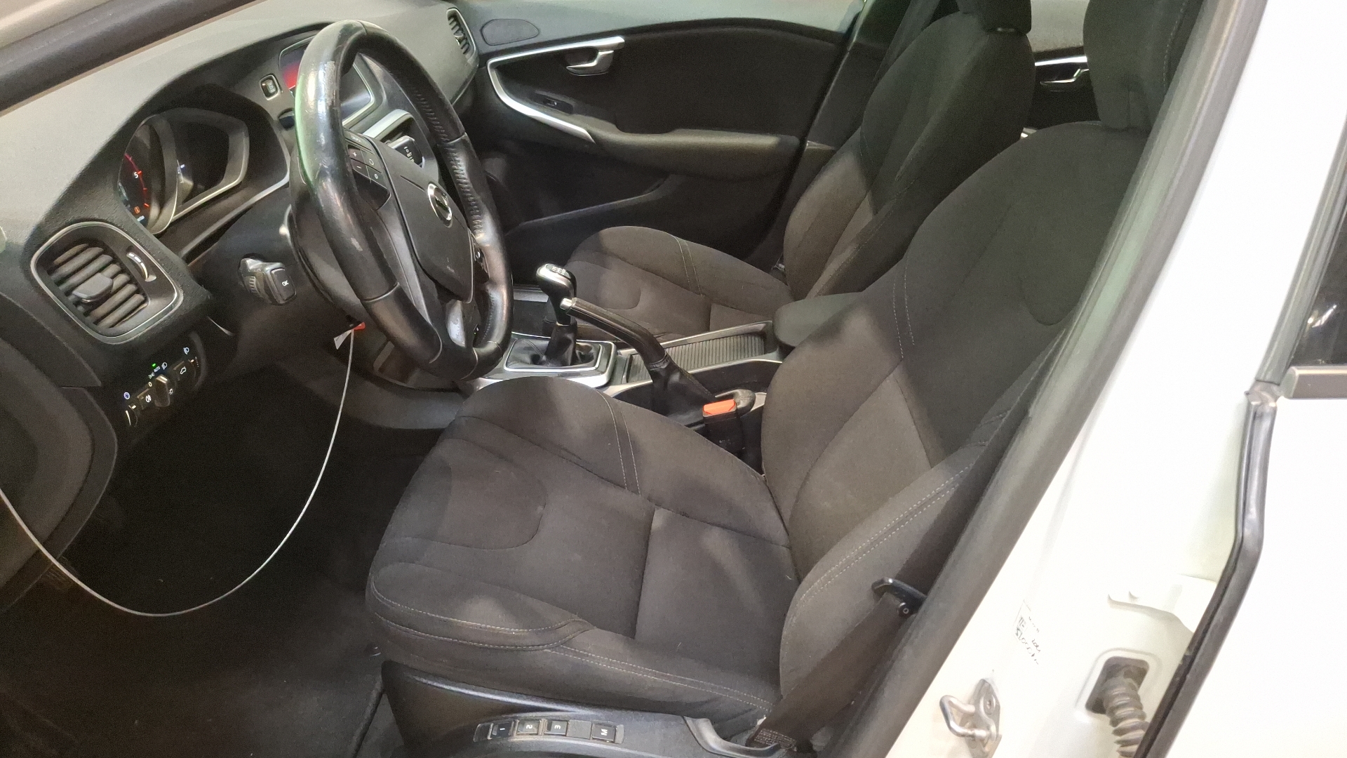 Volvo V40 — foto 12 de 15