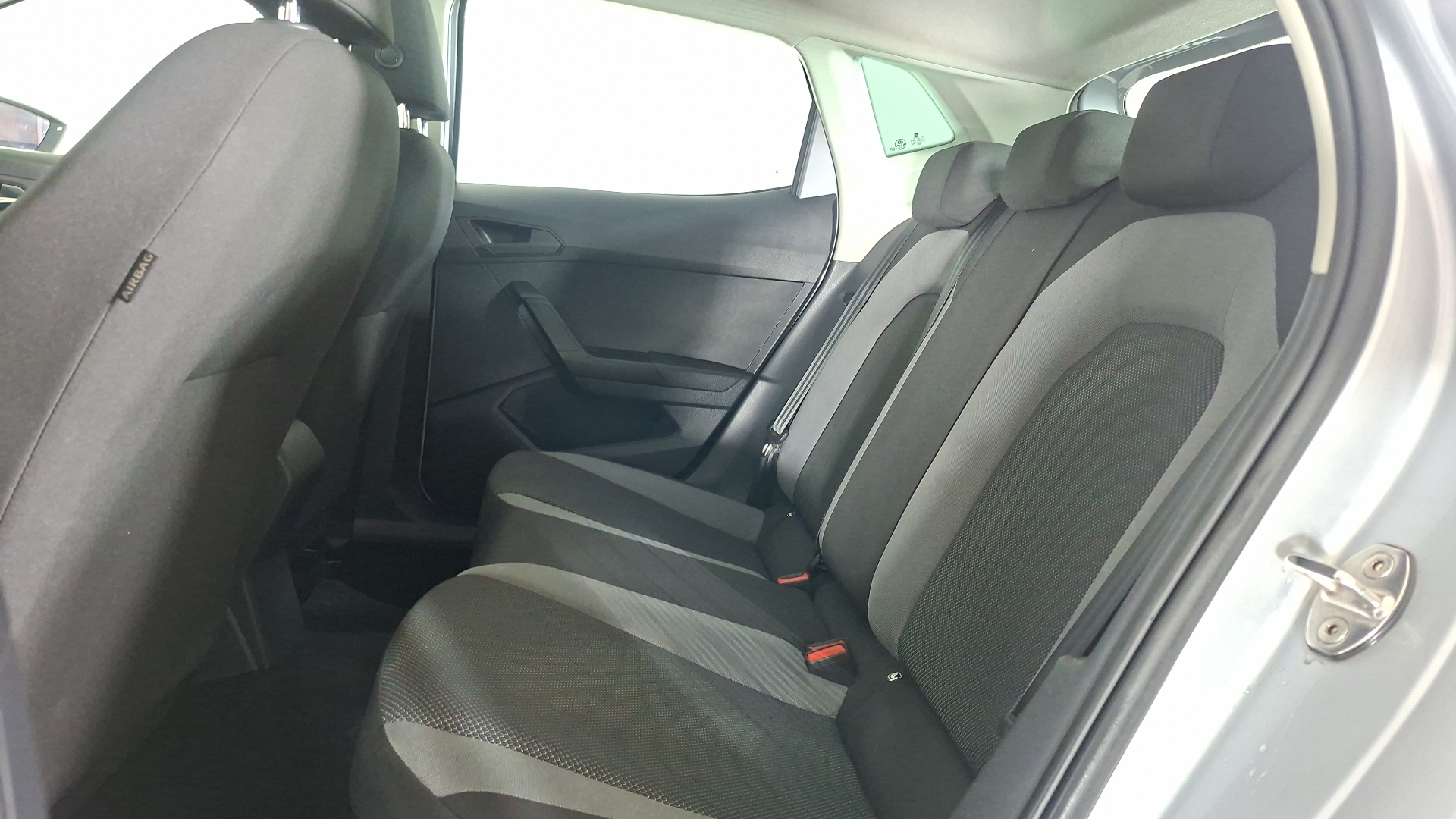 SEAT Ibiza — foto 13 de 15