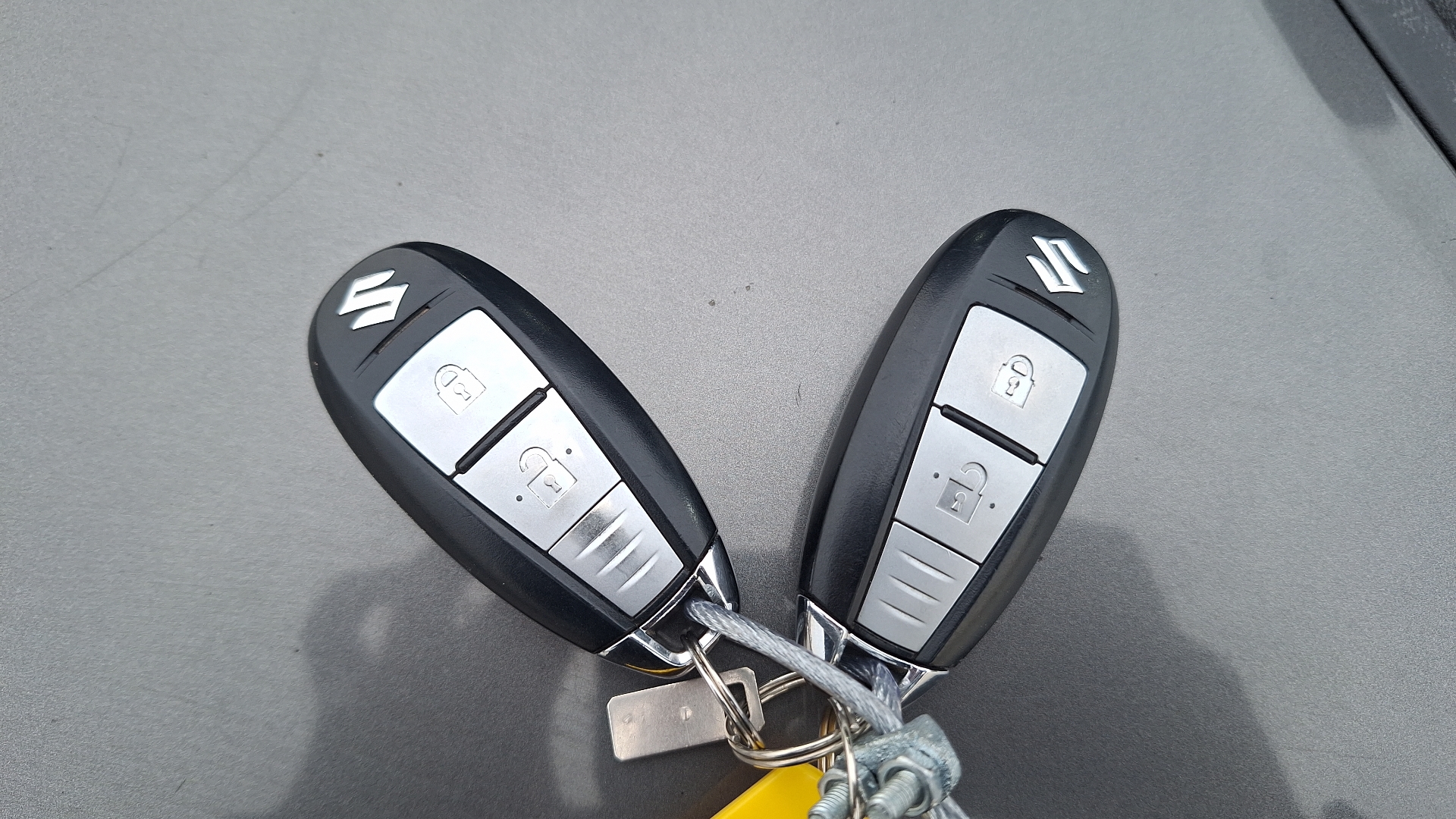 Suzuki Swift — foto 7 de 15