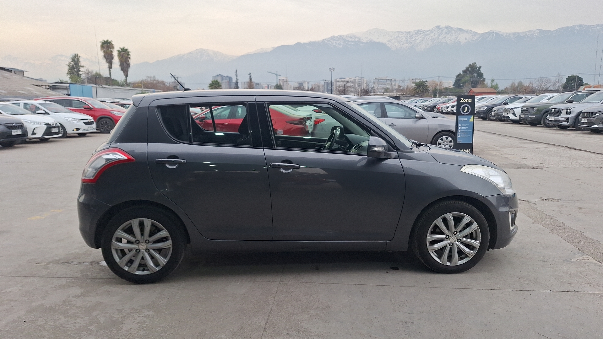 Suzuki Swift — foto 5 de 15