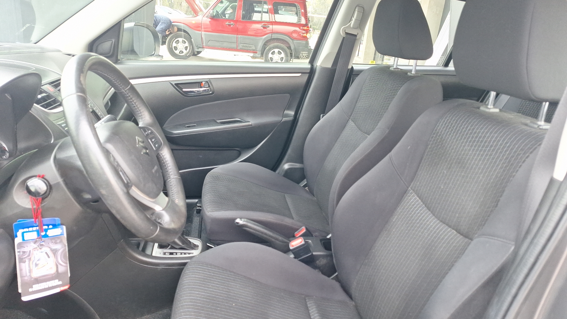 Suzuki Swift — foto 14 de 15