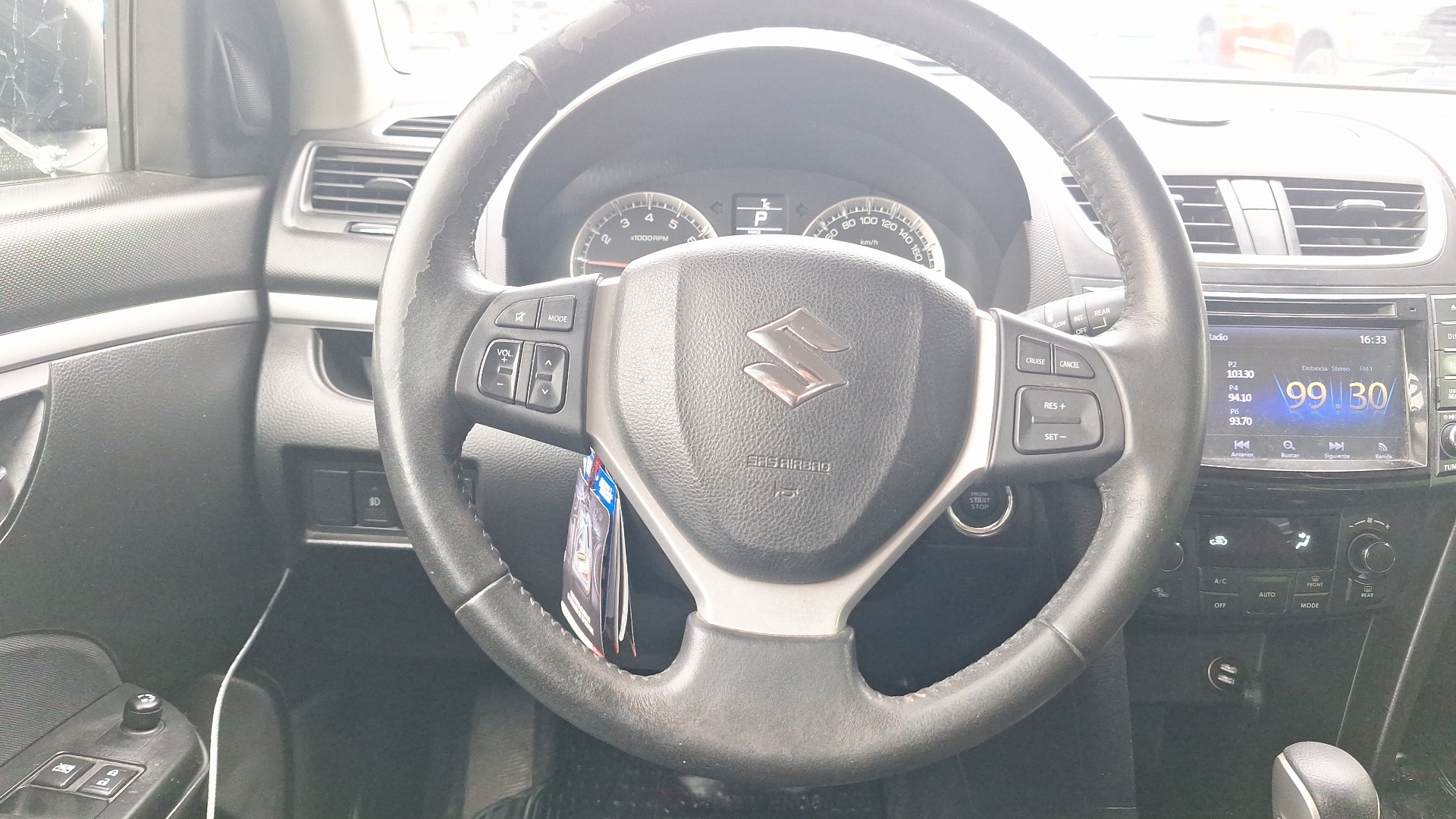 Suzuki Swift — foto 8 de 15