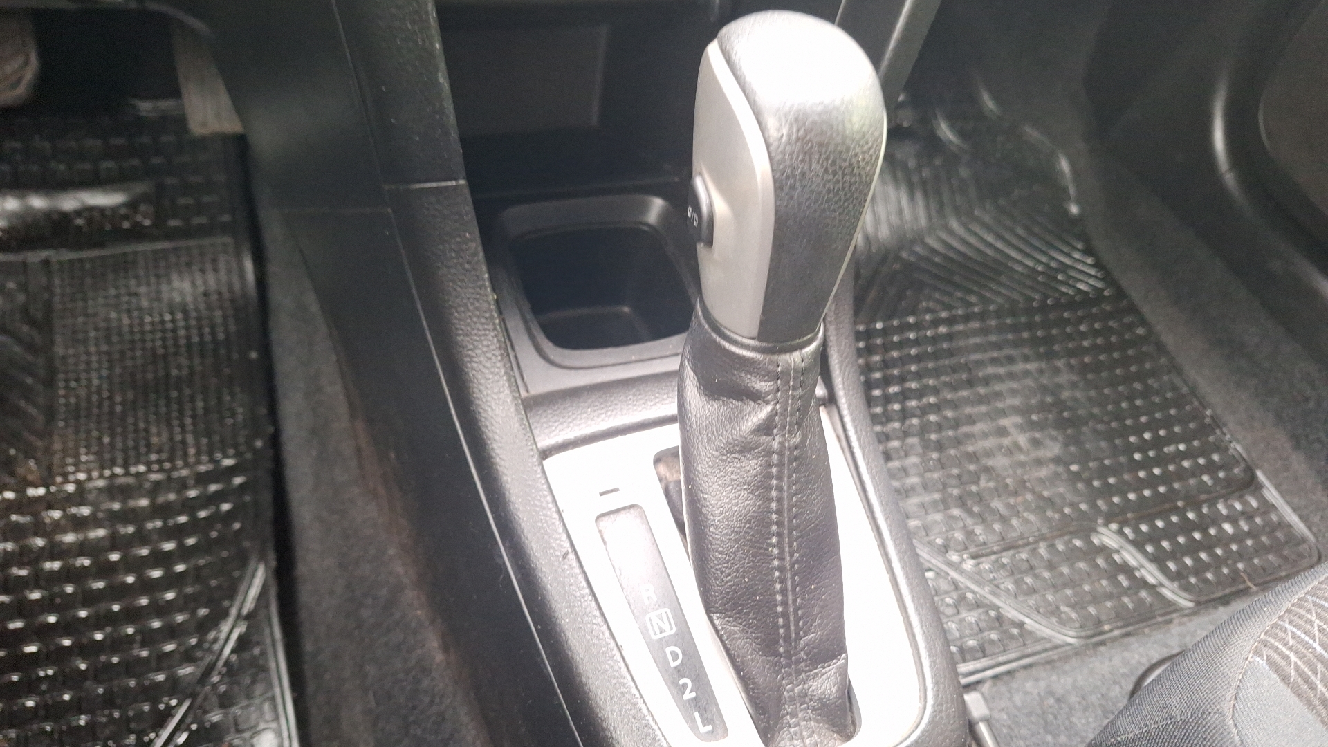 Suzuki Swift — foto 11 de 15