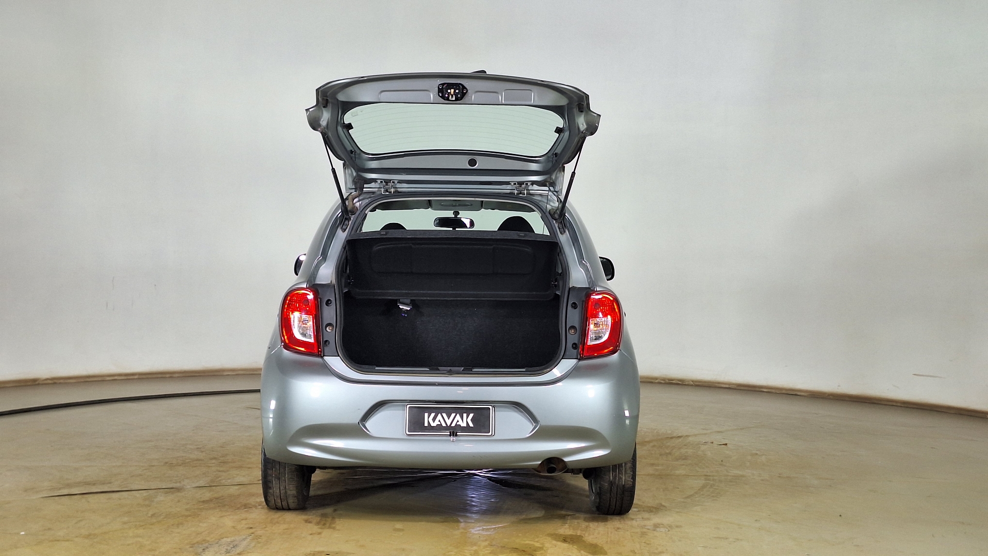 Nissan March — foto 6 de 15