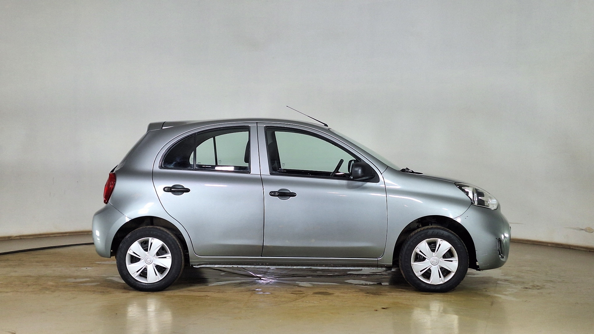 Nissan March — foto 4 de 15
