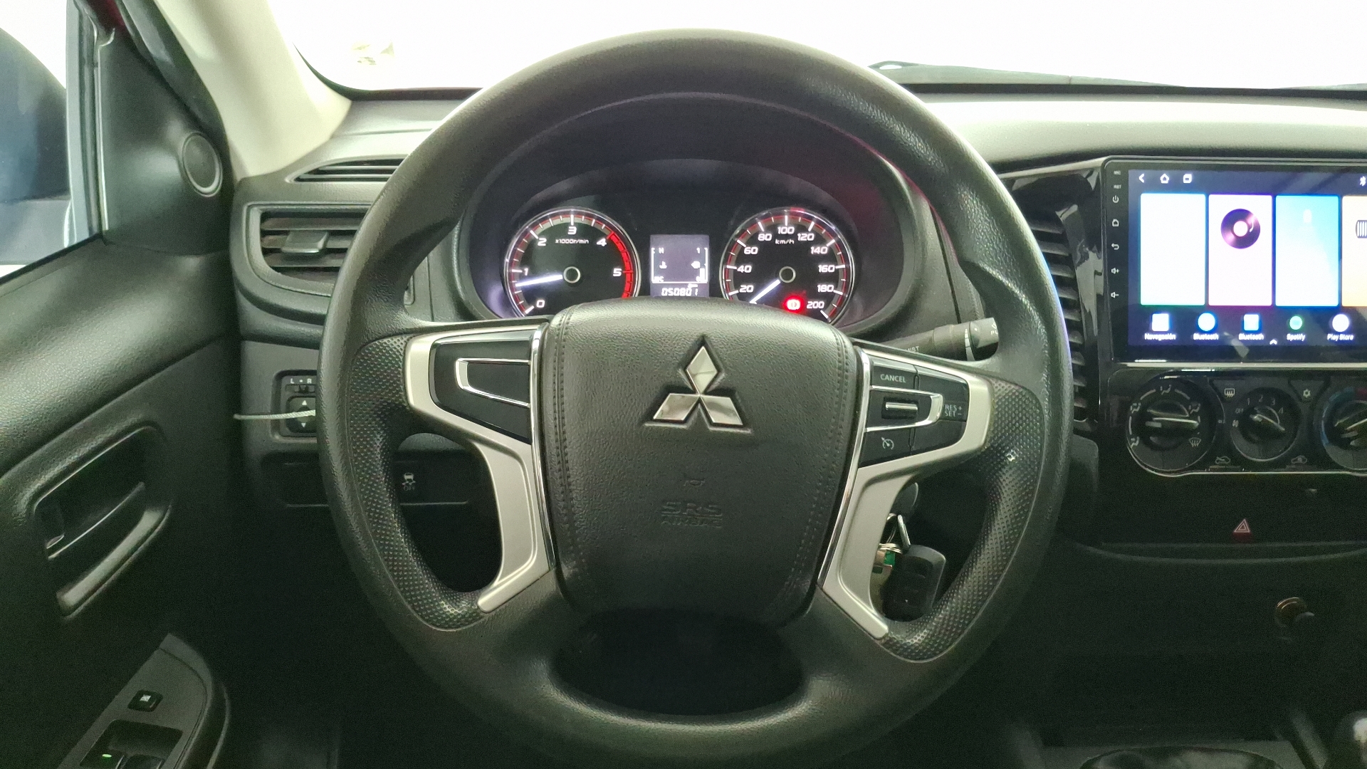 Mitsubishi L200 — foto 8 de 16