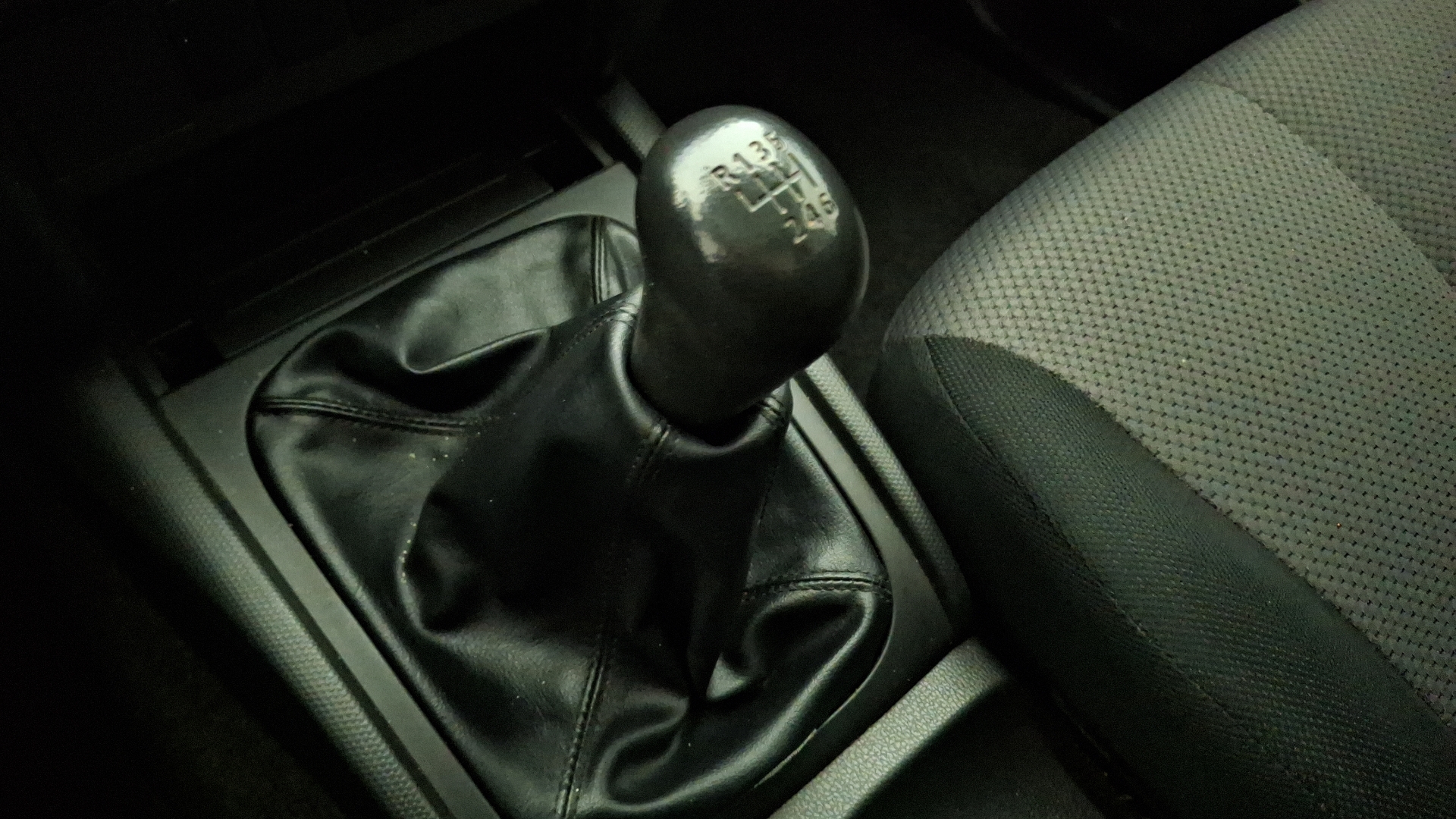 Mitsubishi L200 — foto 11 de 16