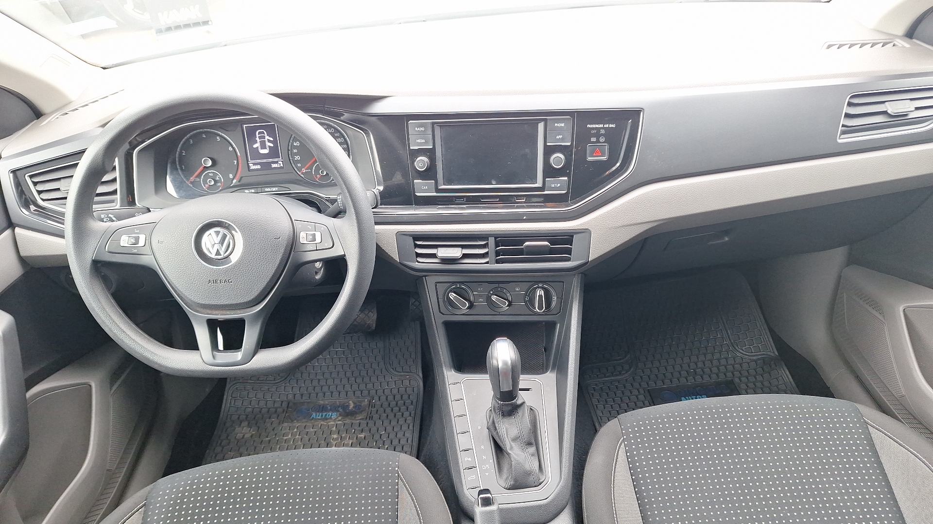 Volkswagen Polo — foto 6 de 14