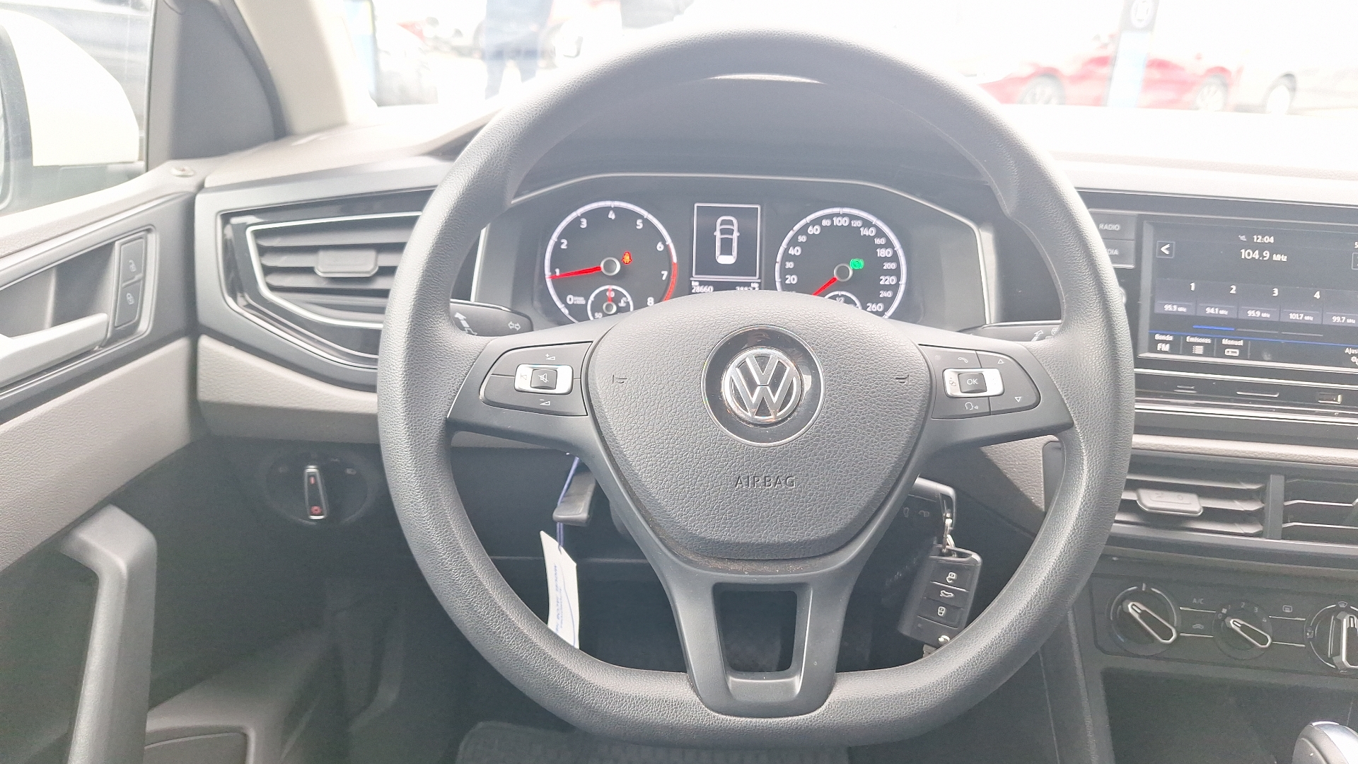 Volkswagen Polo — foto 8 de 14