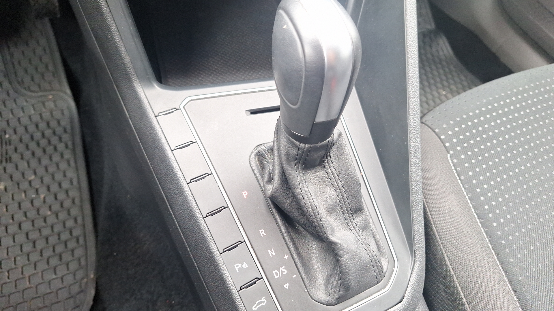 Volkswagen Polo — foto 11 de 14