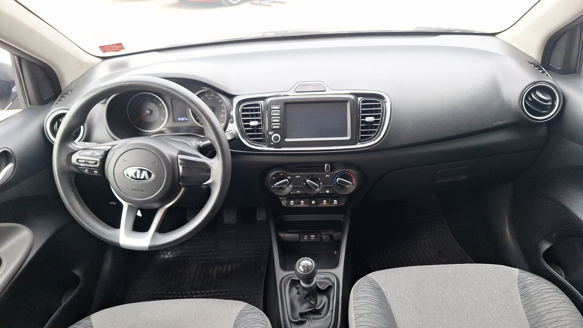 KIA Soluto — foto 6 de 15