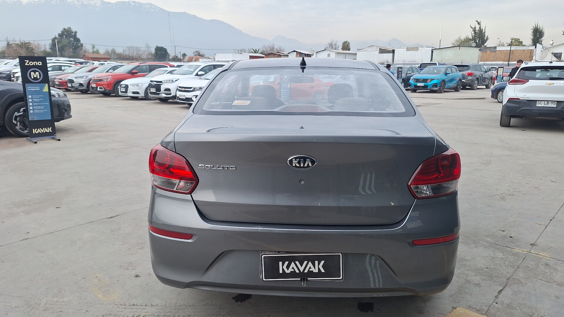 KIA Soluto — foto 3 de 15