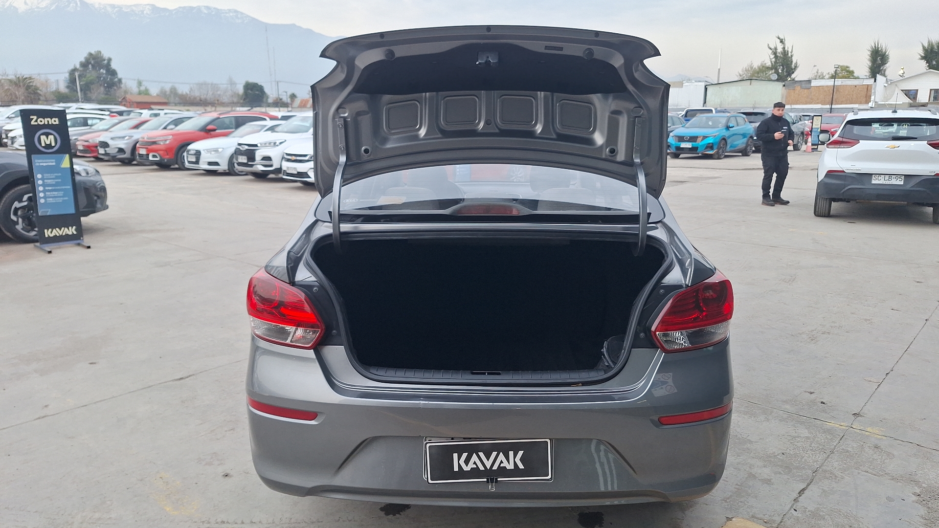KIA Soluto — foto 4 de 15