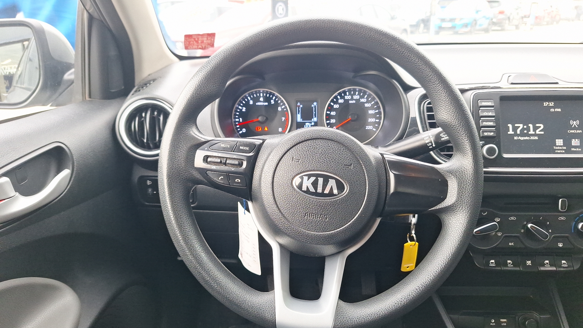 KIA Soluto — foto 8 de 15