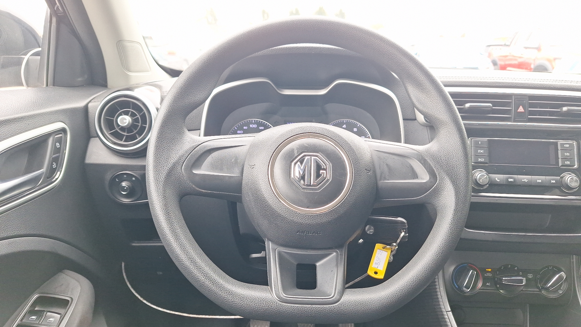 MG Zs — foto 8 de 14