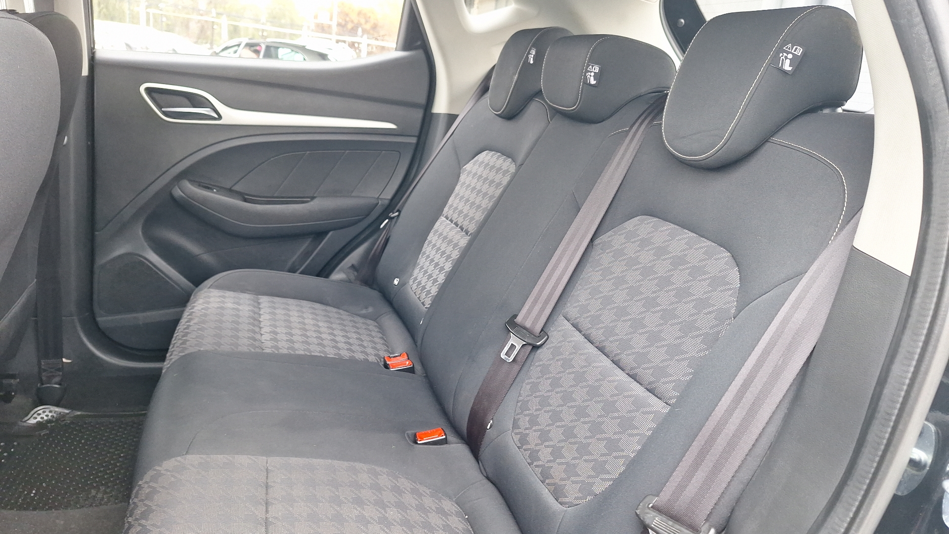 MG Zs — foto 12 de 14