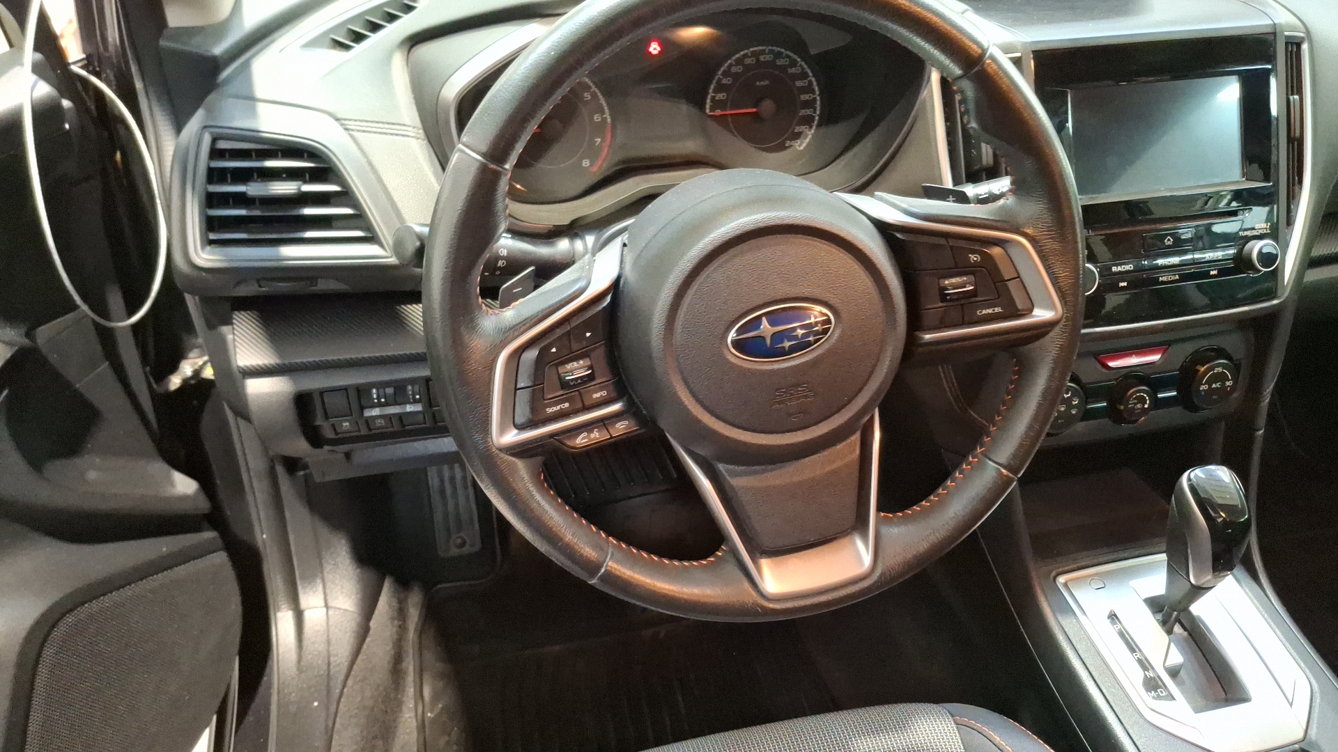 Subaru Xv — foto 8 de 16
