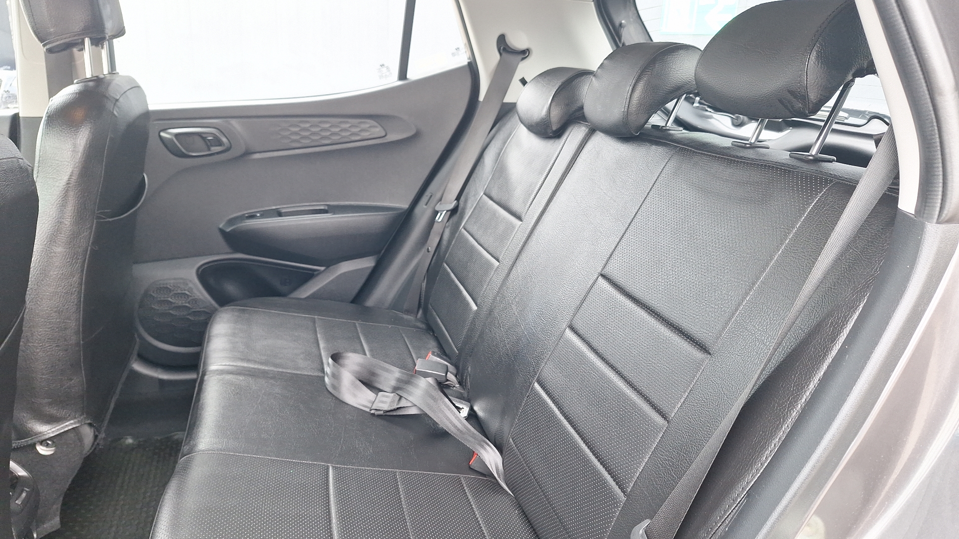 Hyundai Grand I10 — foto 13 de 15