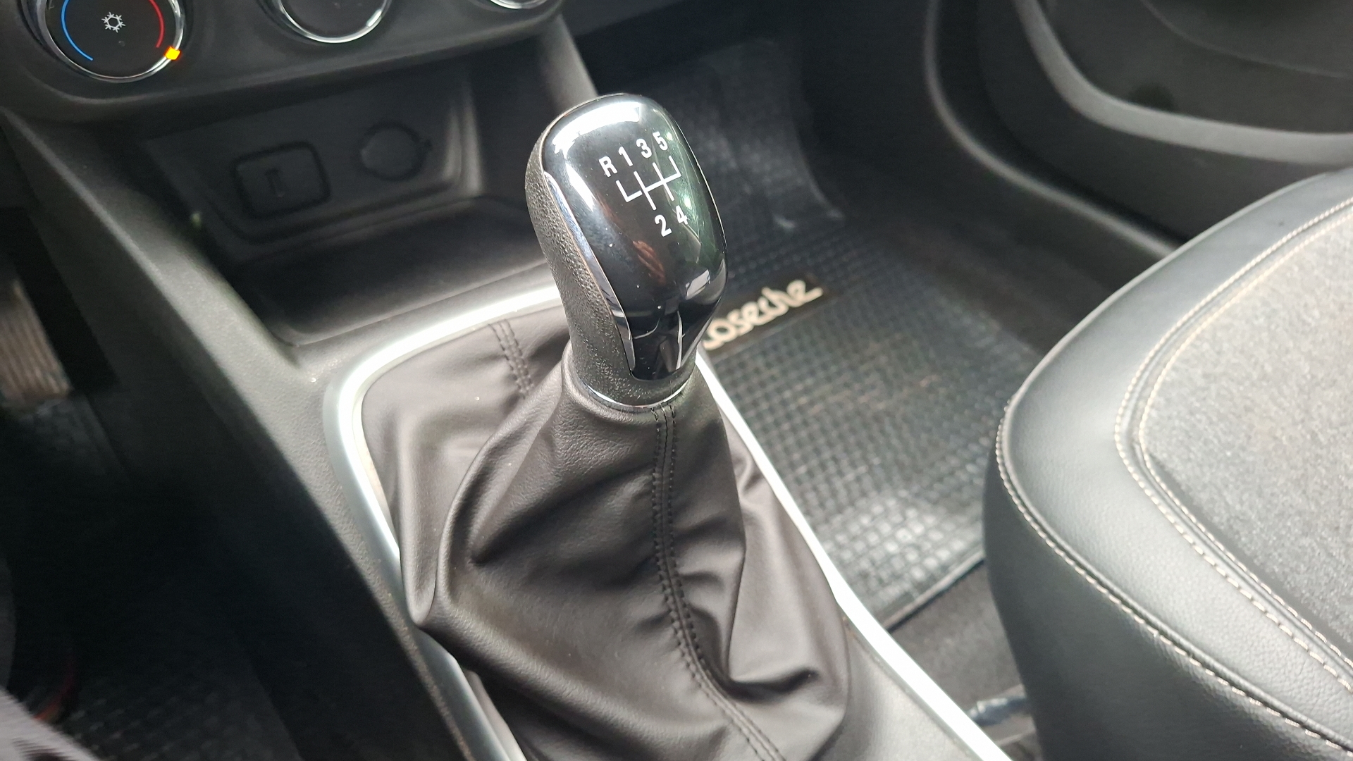 Chevrolet Tracker — foto 11 de 15