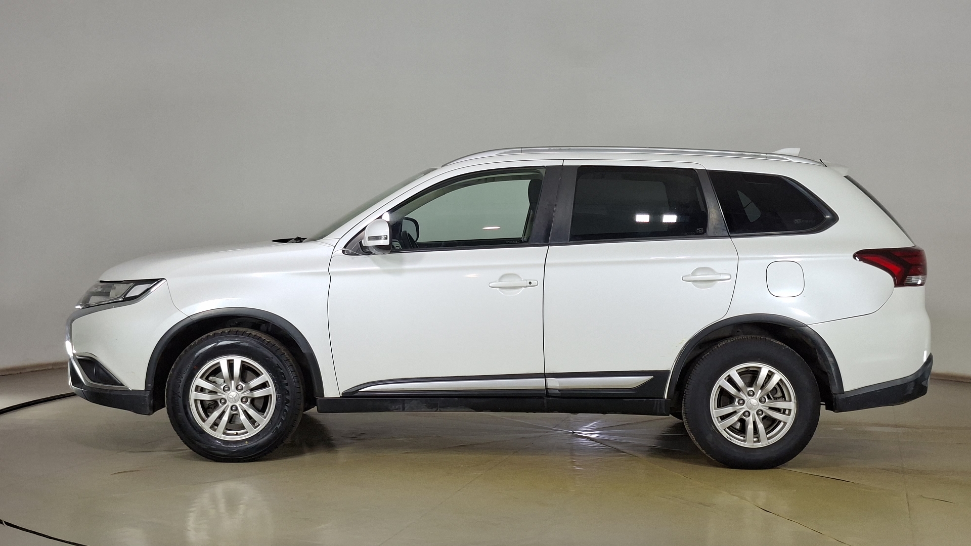 Mitsubishi Outlander — foto 7 de 16