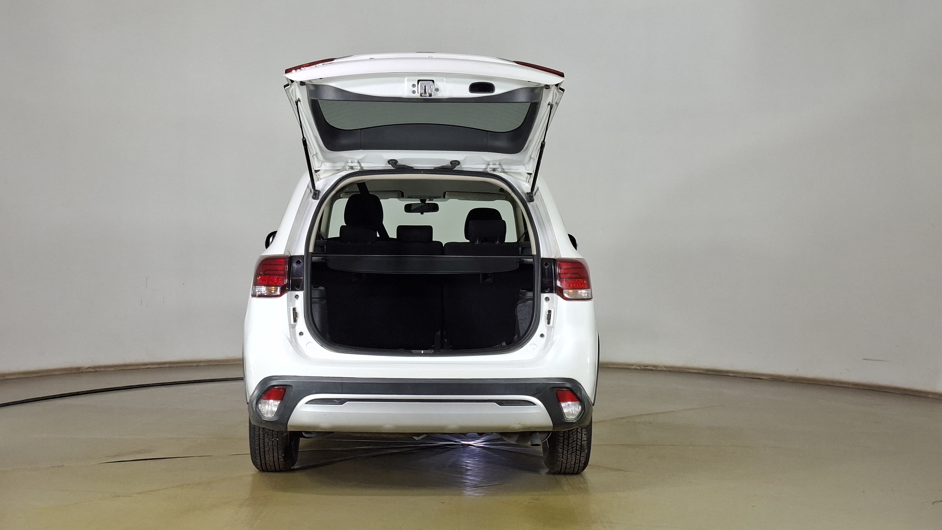 Mitsubishi Outlander — foto 6 de 16