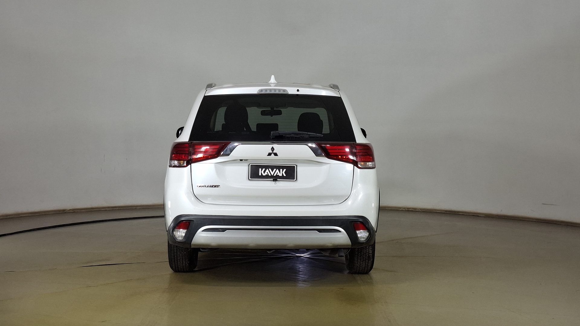 Mitsubishi Outlander — foto 5 de 16