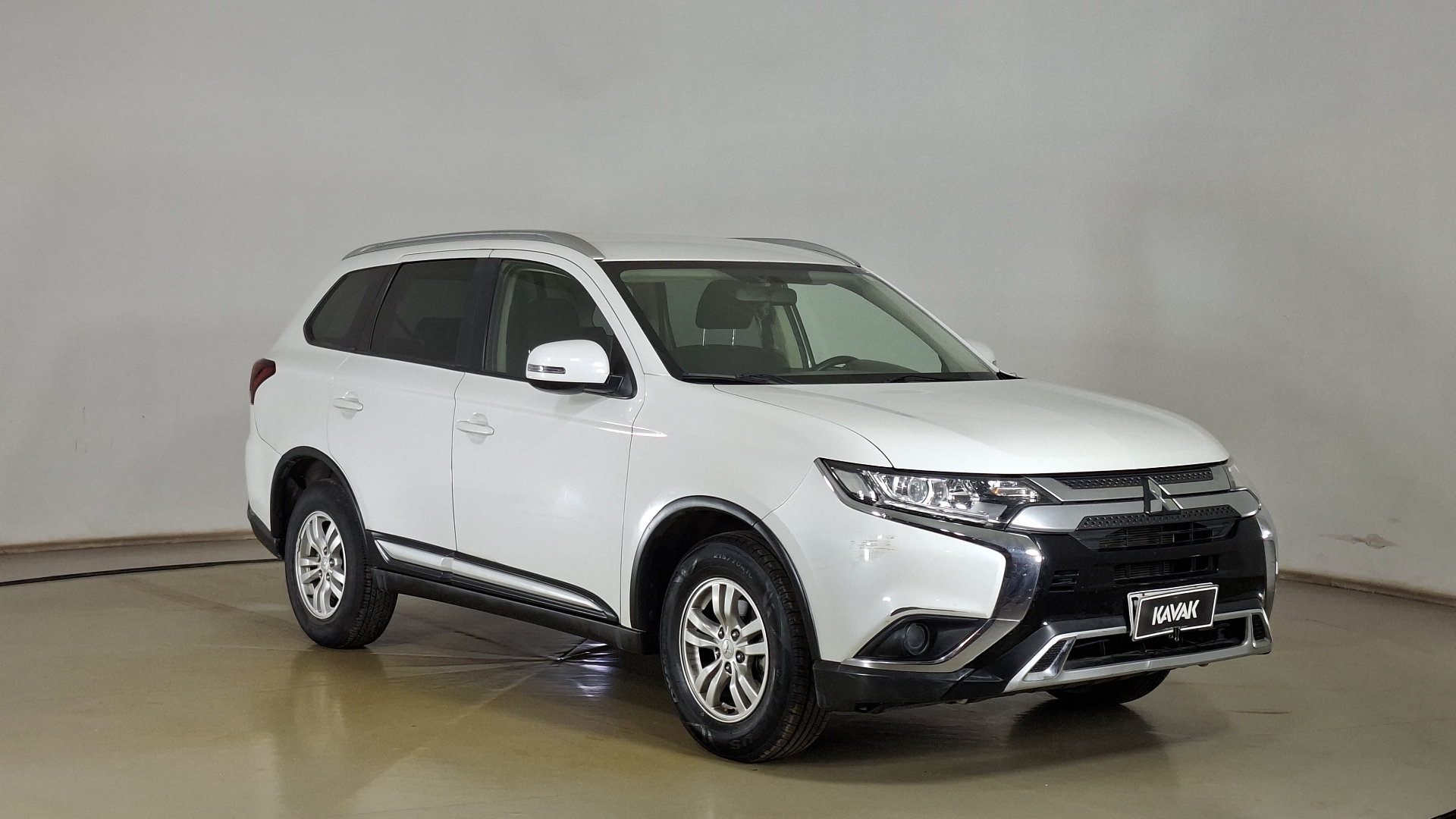 Mitsubishi Outlander — foto 3 de 16