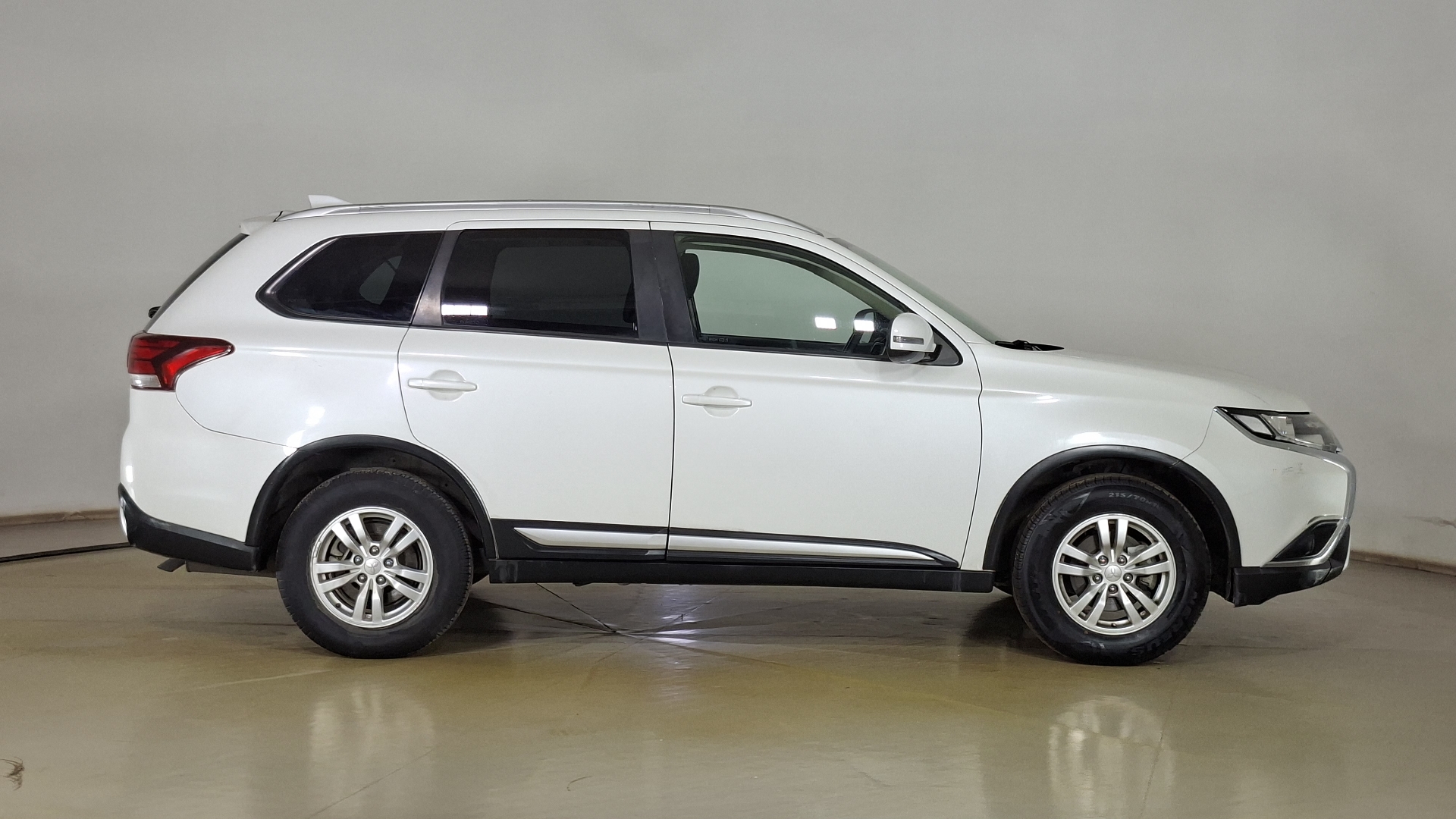 Mitsubishi Outlander — foto 4 de 16
