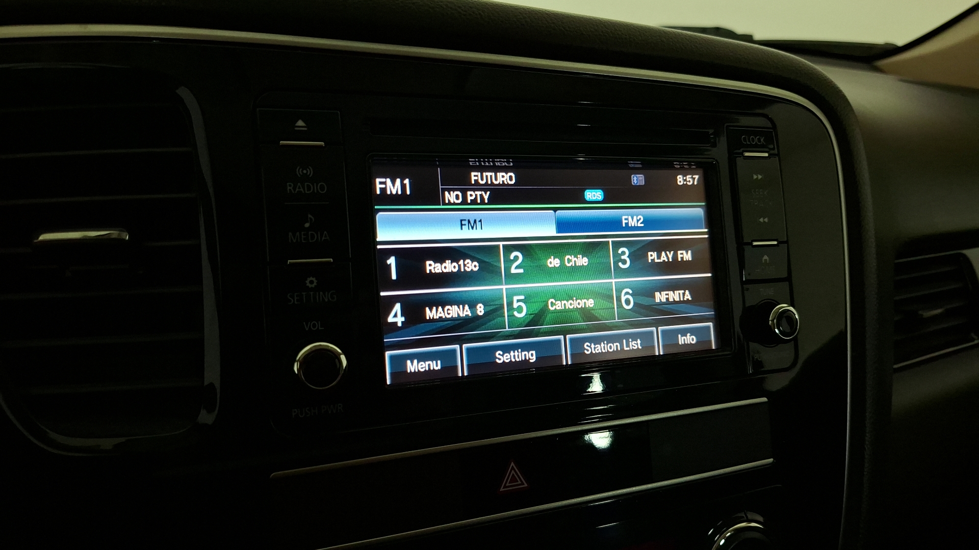 Mitsubishi Outlander — foto 10 de 16