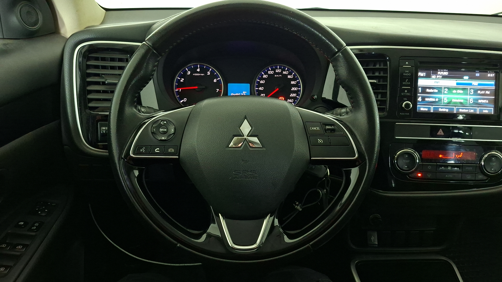 Mitsubishi Outlander — foto 8 de 16