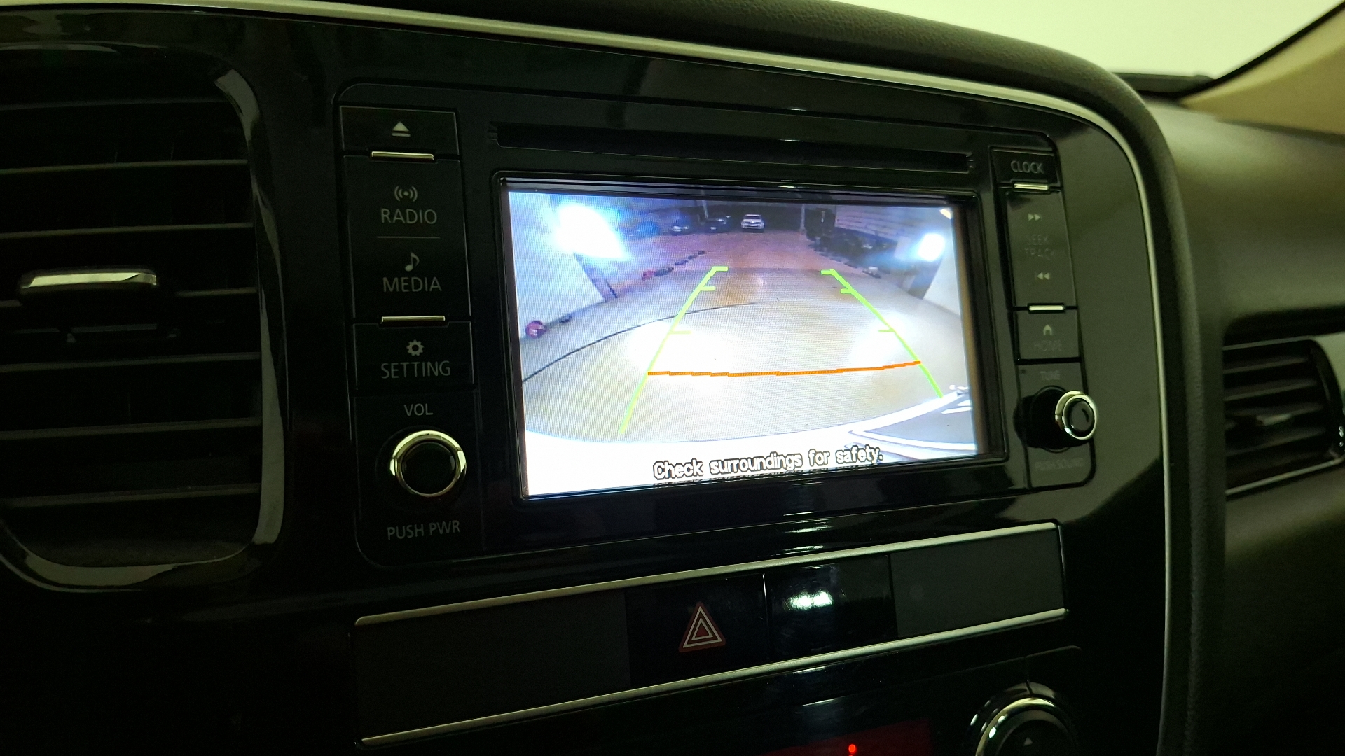 Mitsubishi Outlander — foto 12 de 16