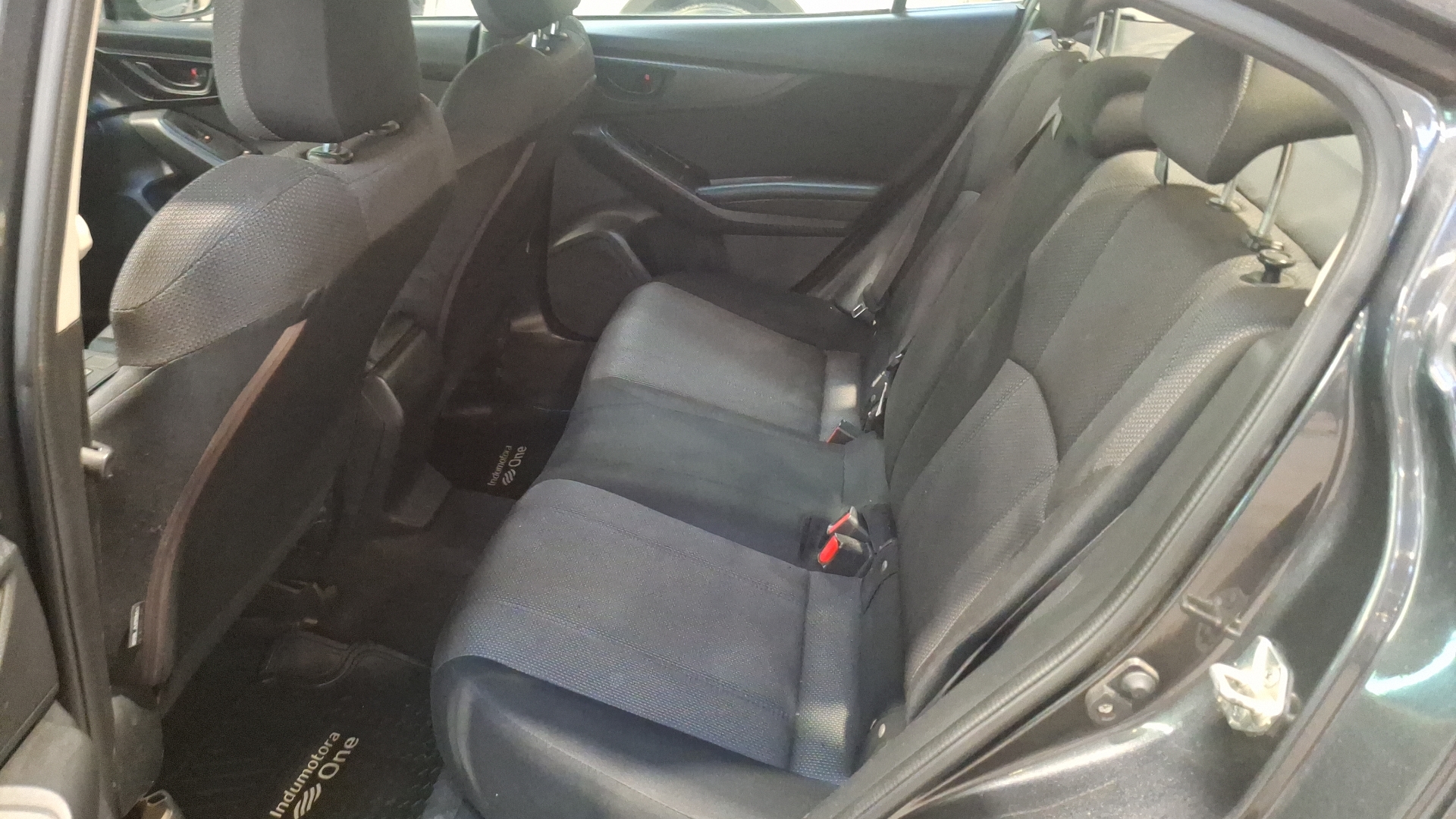 Subaru Impreza — foto 14 de 16