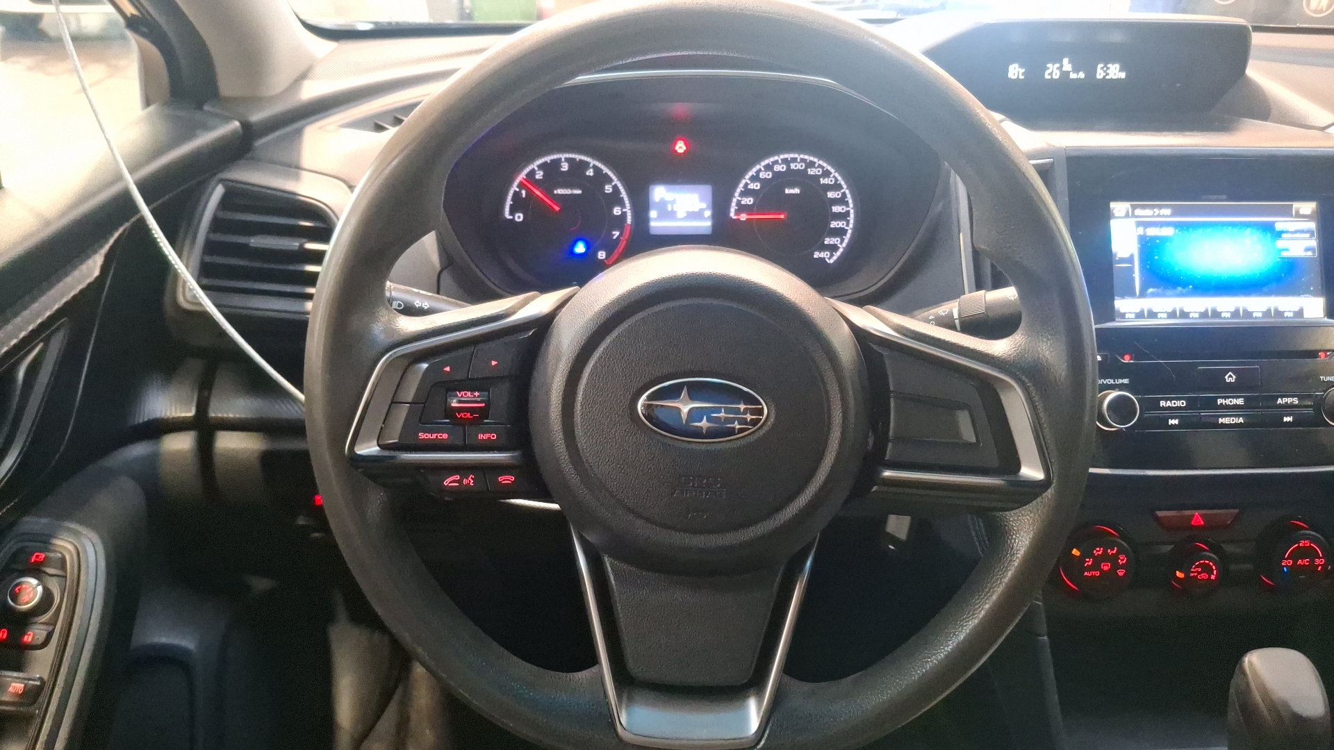 Subaru Impreza — foto 8 de 16