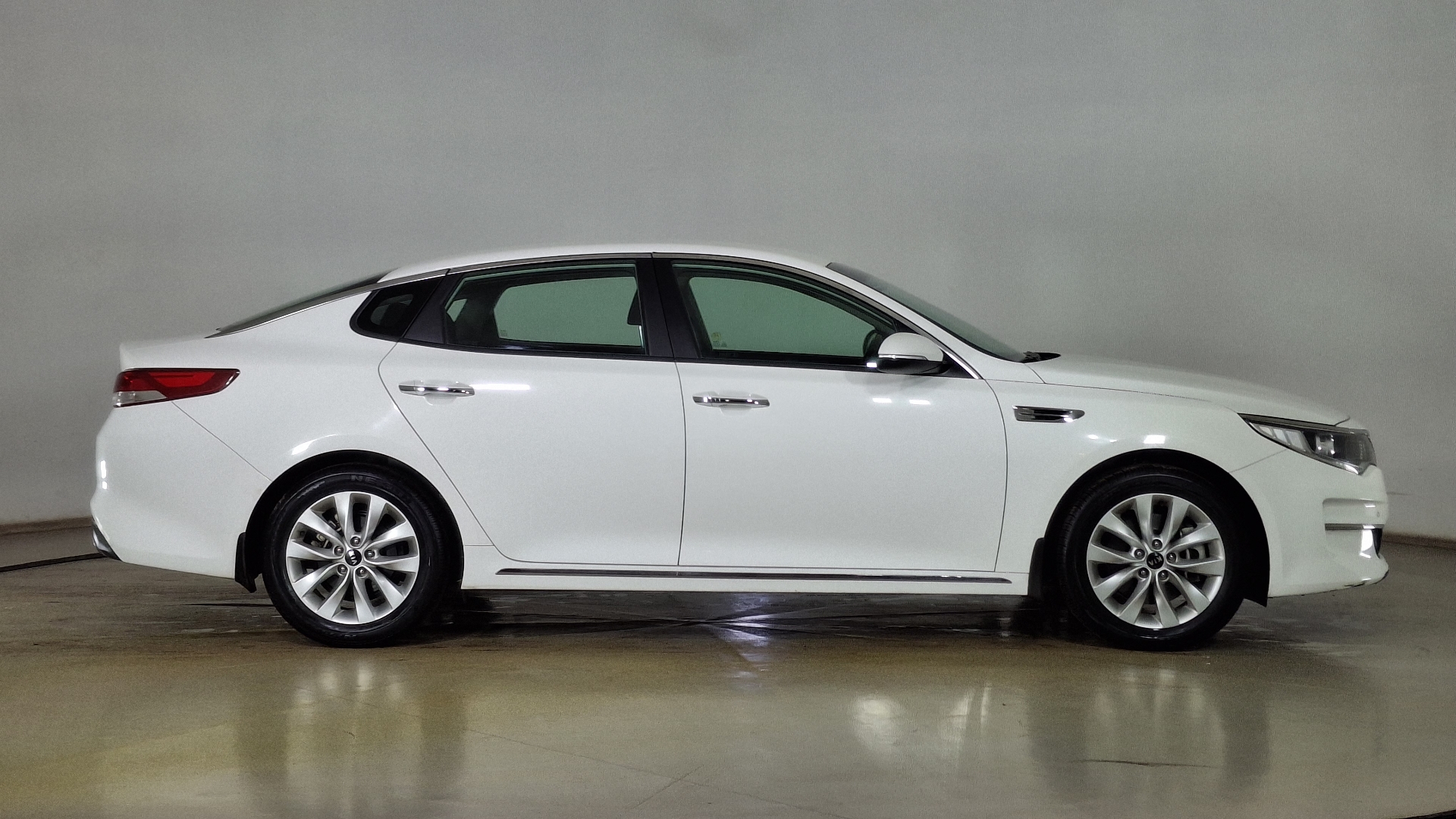 KIA Optima — foto 4 de 15