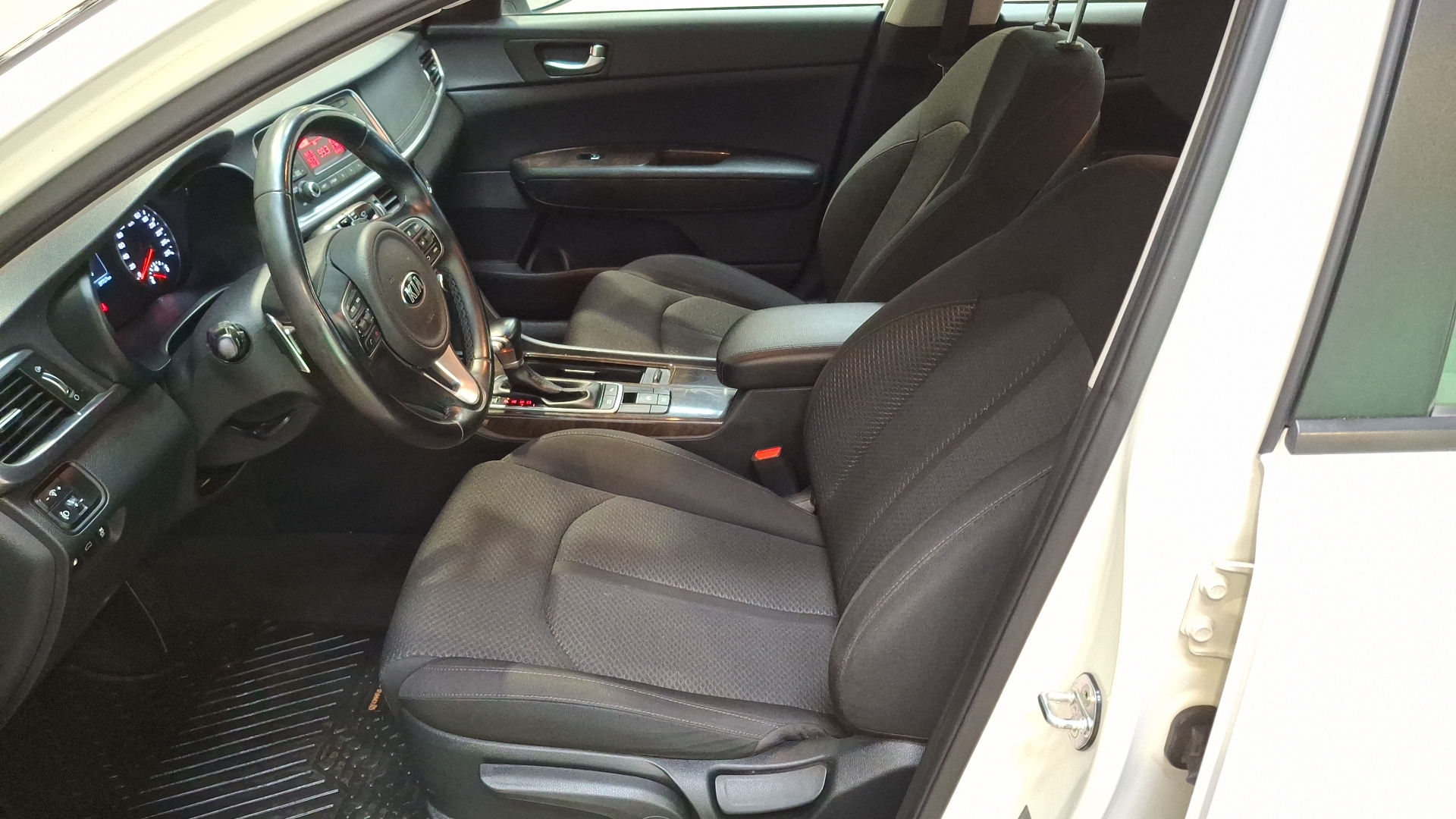 KIA Optima — foto 12 de 15