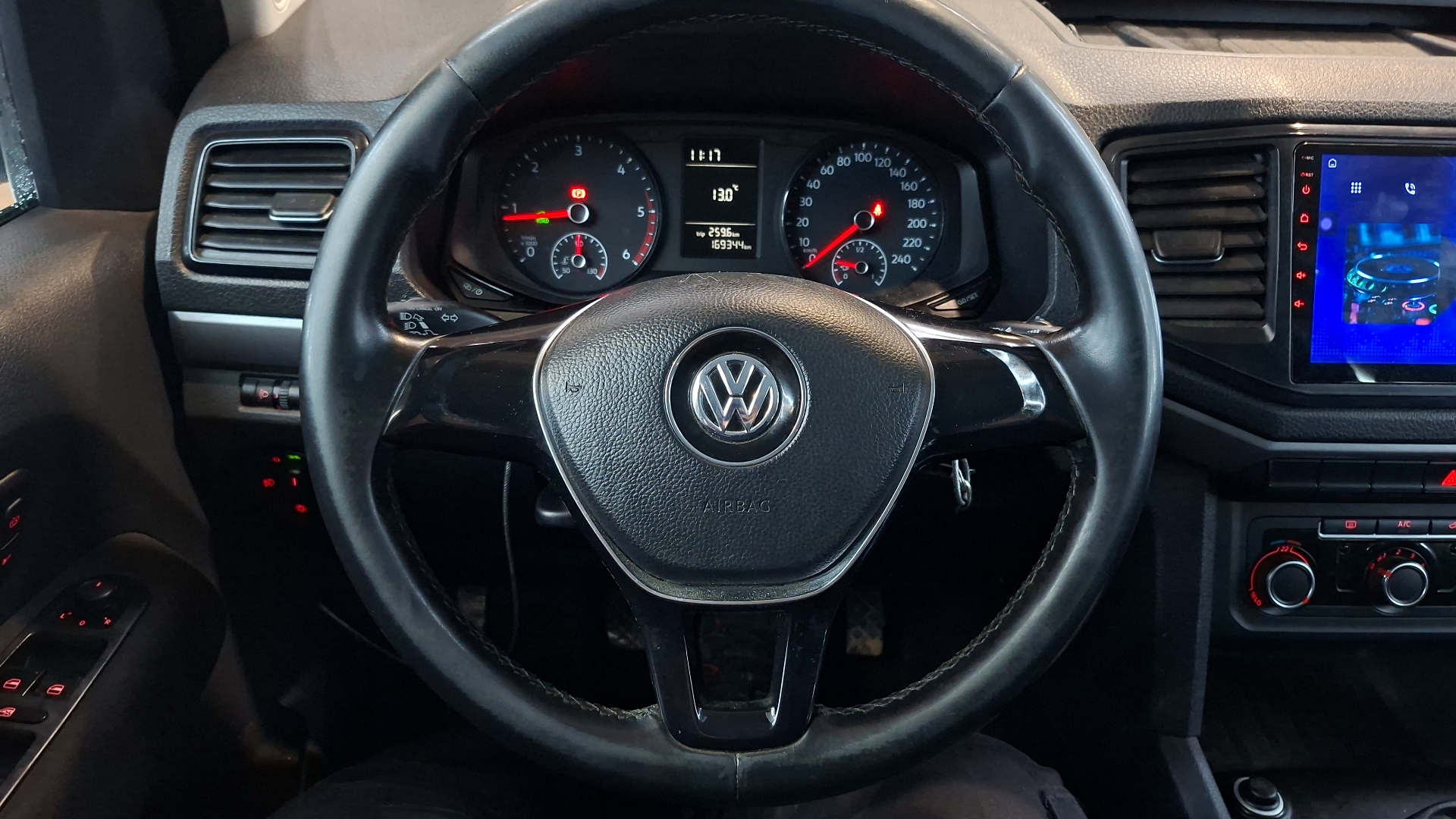 Volkswagen Amarok — foto 8 de 16