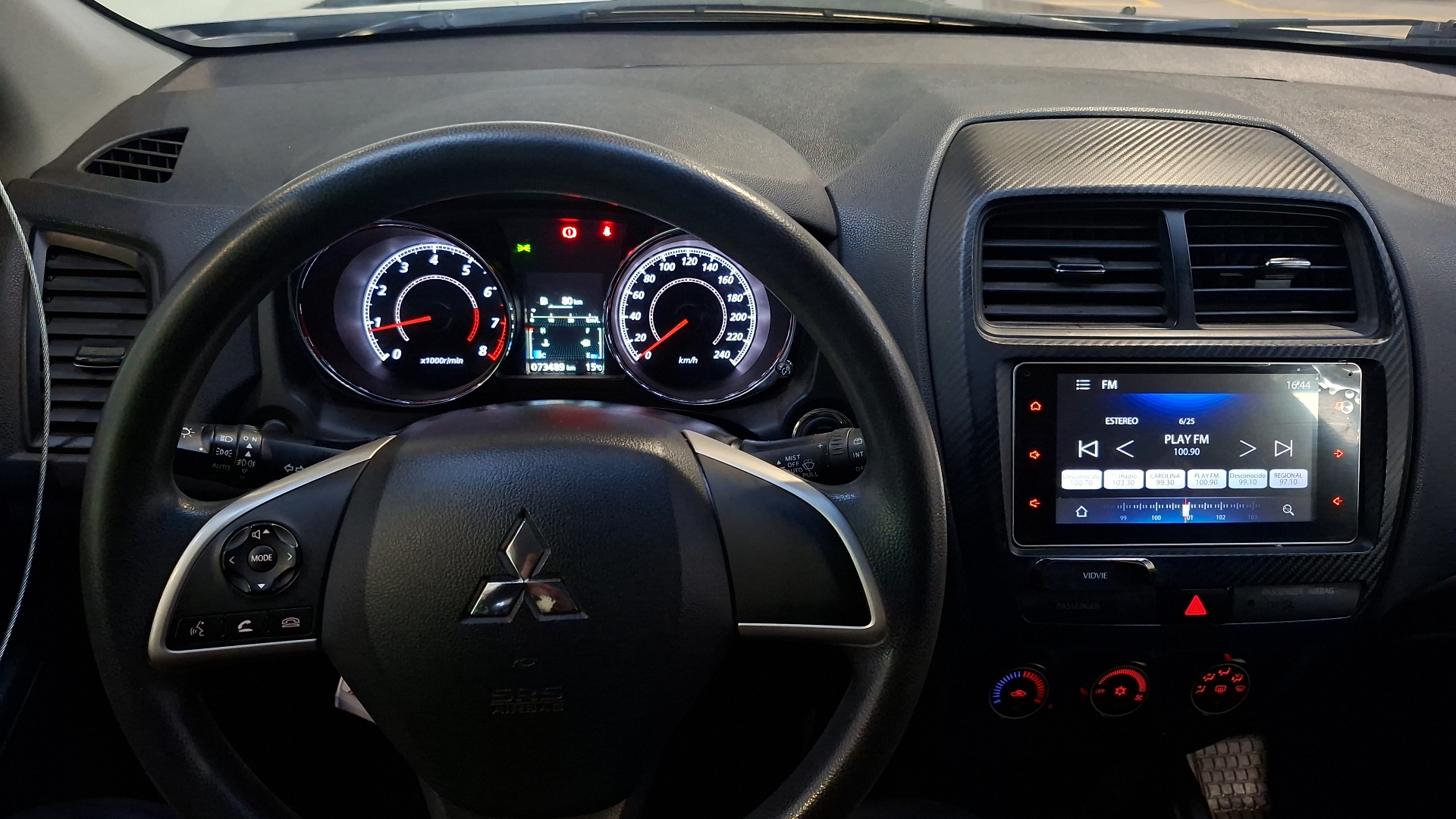 Mitsubishi Asx — foto 8 de 16