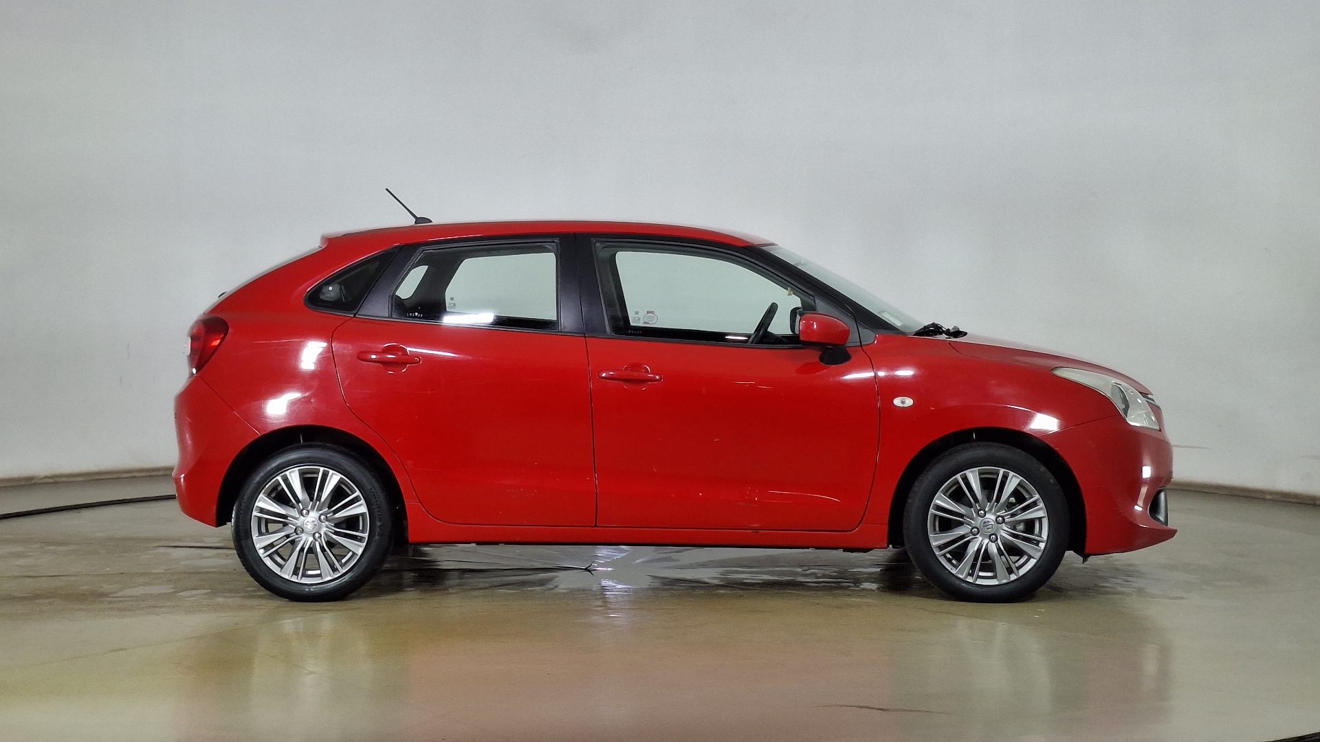 Suzuki Baleno — foto 4 de 16