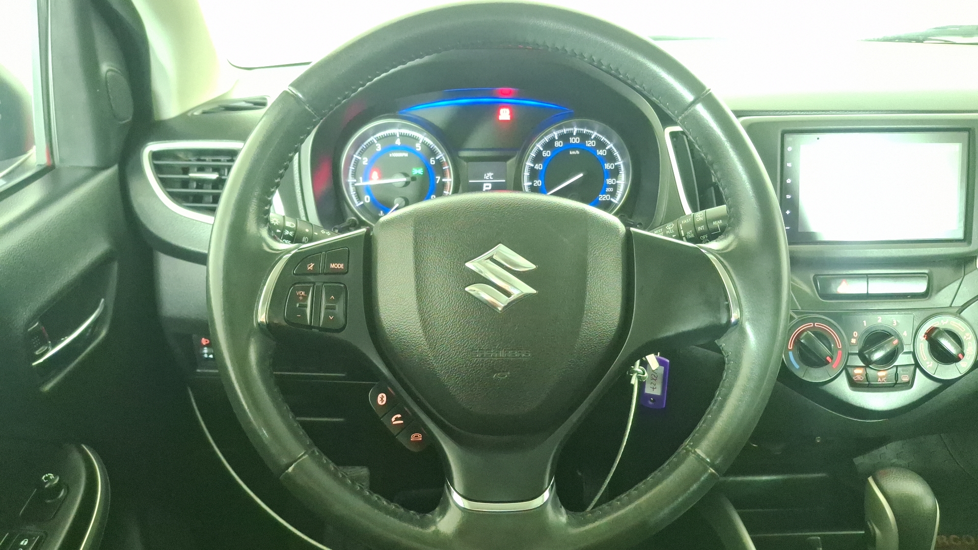 Suzuki Baleno — foto 8 de 16