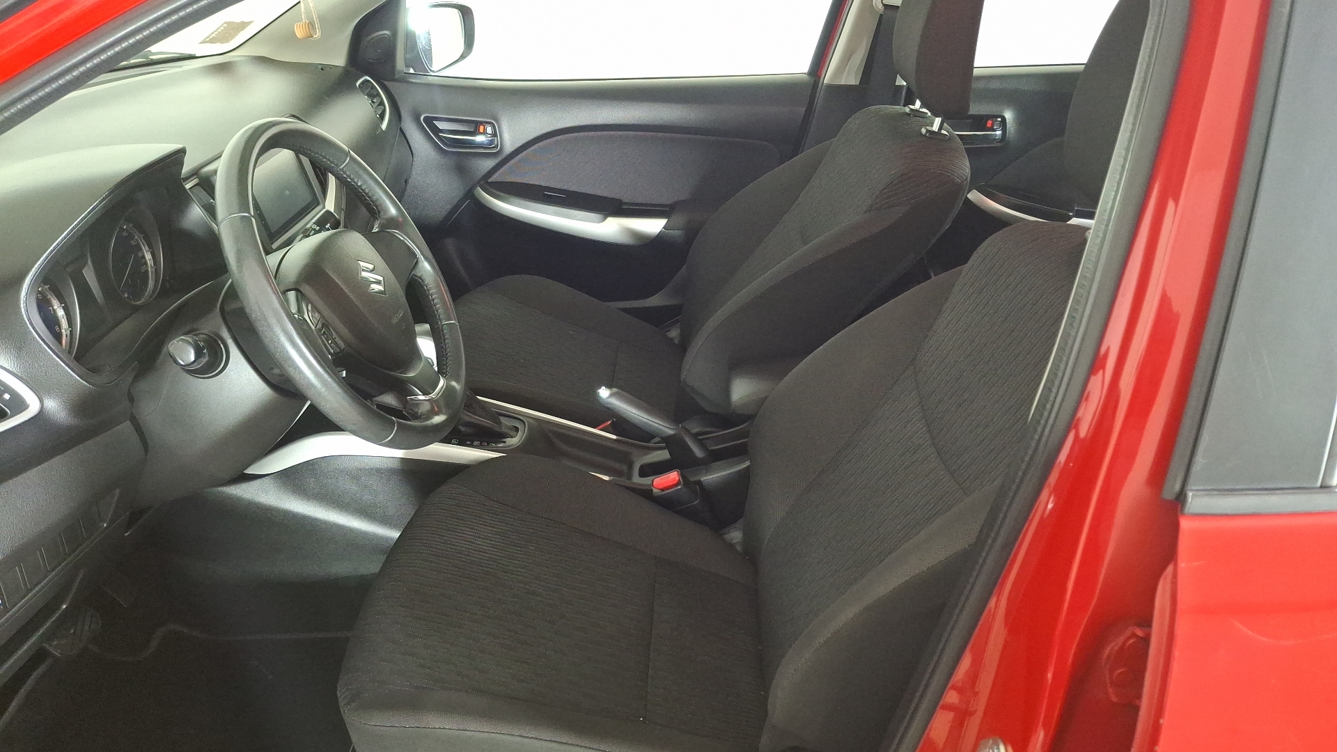 Suzuki Baleno — foto 13 de 16