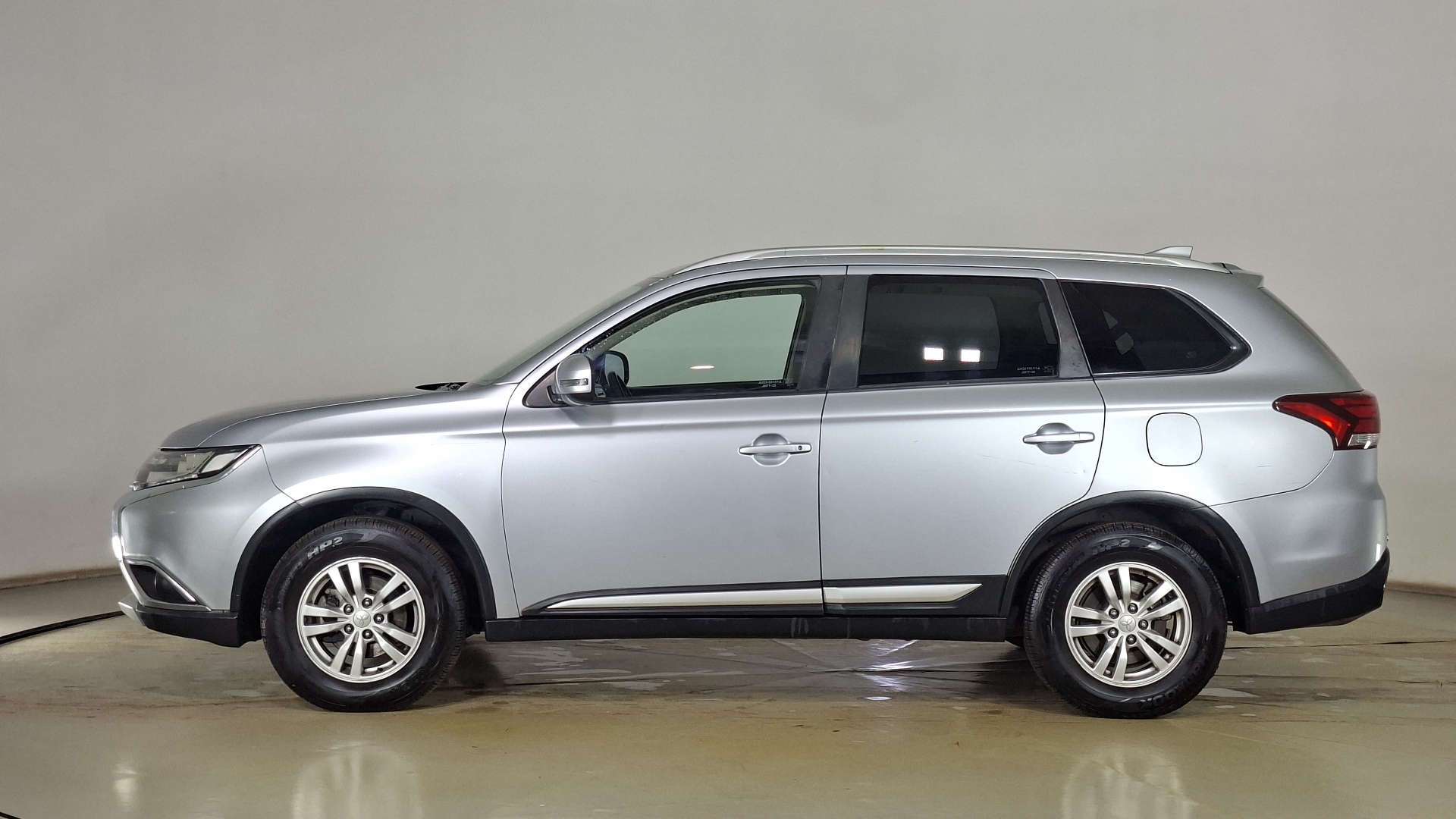 Mitsubishi Outlander — foto 7 de 16