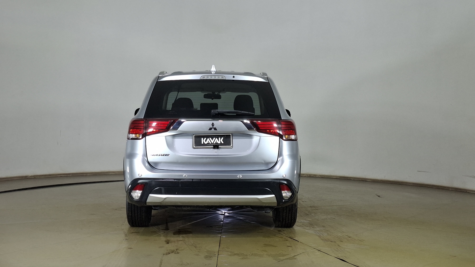 Mitsubishi Outlander — foto 5 de 16