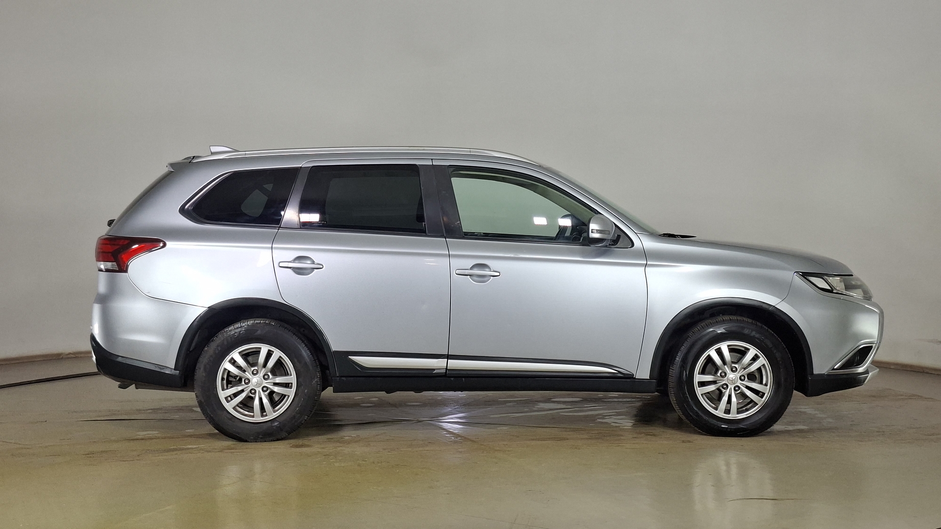 Mitsubishi Outlander — foto 4 de 16
