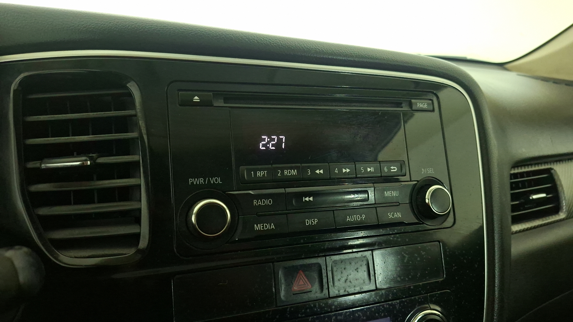 Mitsubishi Outlander — foto 11 de 16