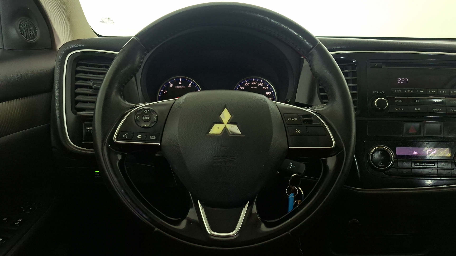 Mitsubishi Outlander — foto 9 de 16